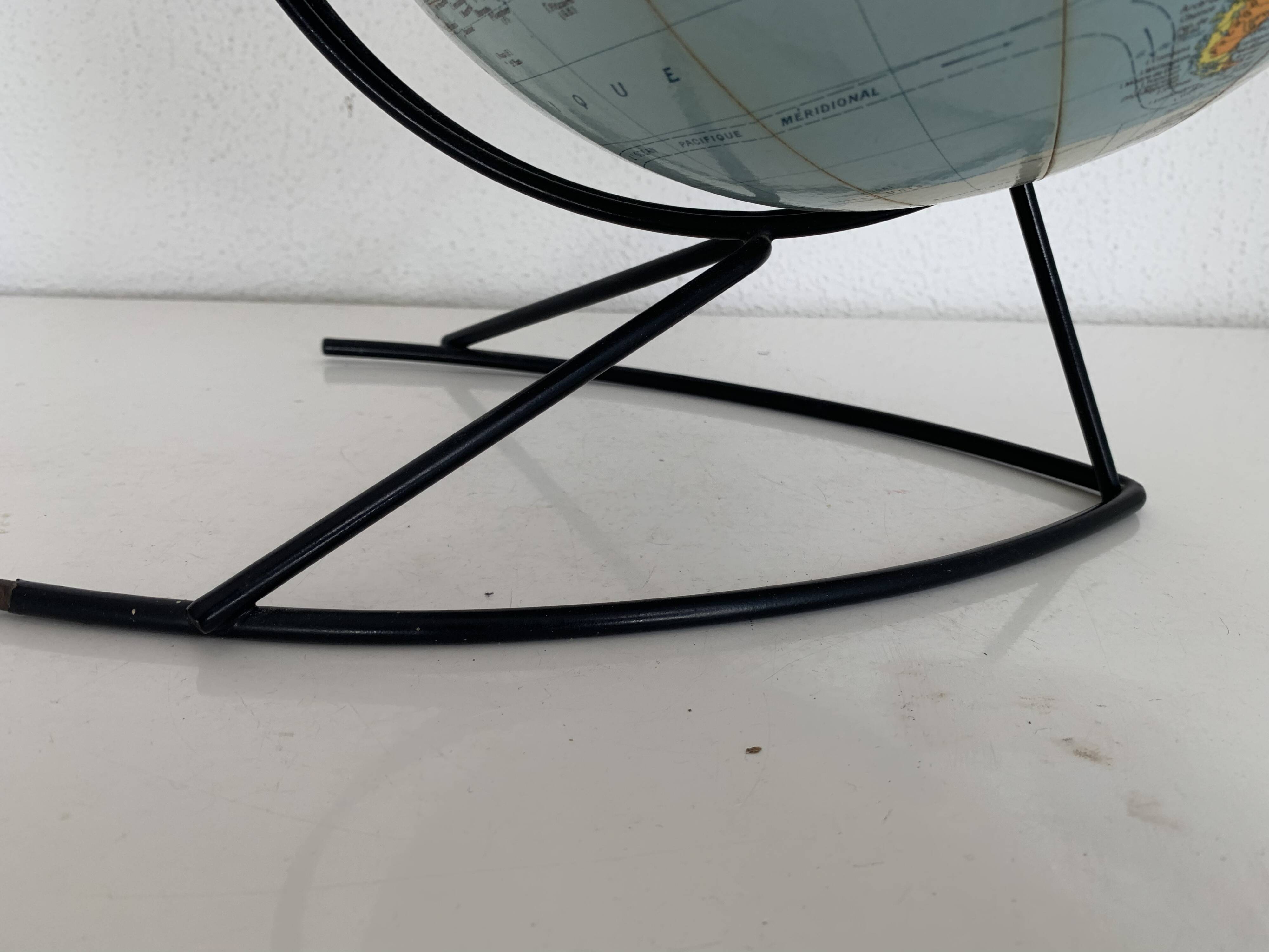 Vintage 1960 terrestrial globe by Girard Barrère - 33 cm