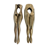 Paire de casse noix ou noisettes anthropomorphes en bronze