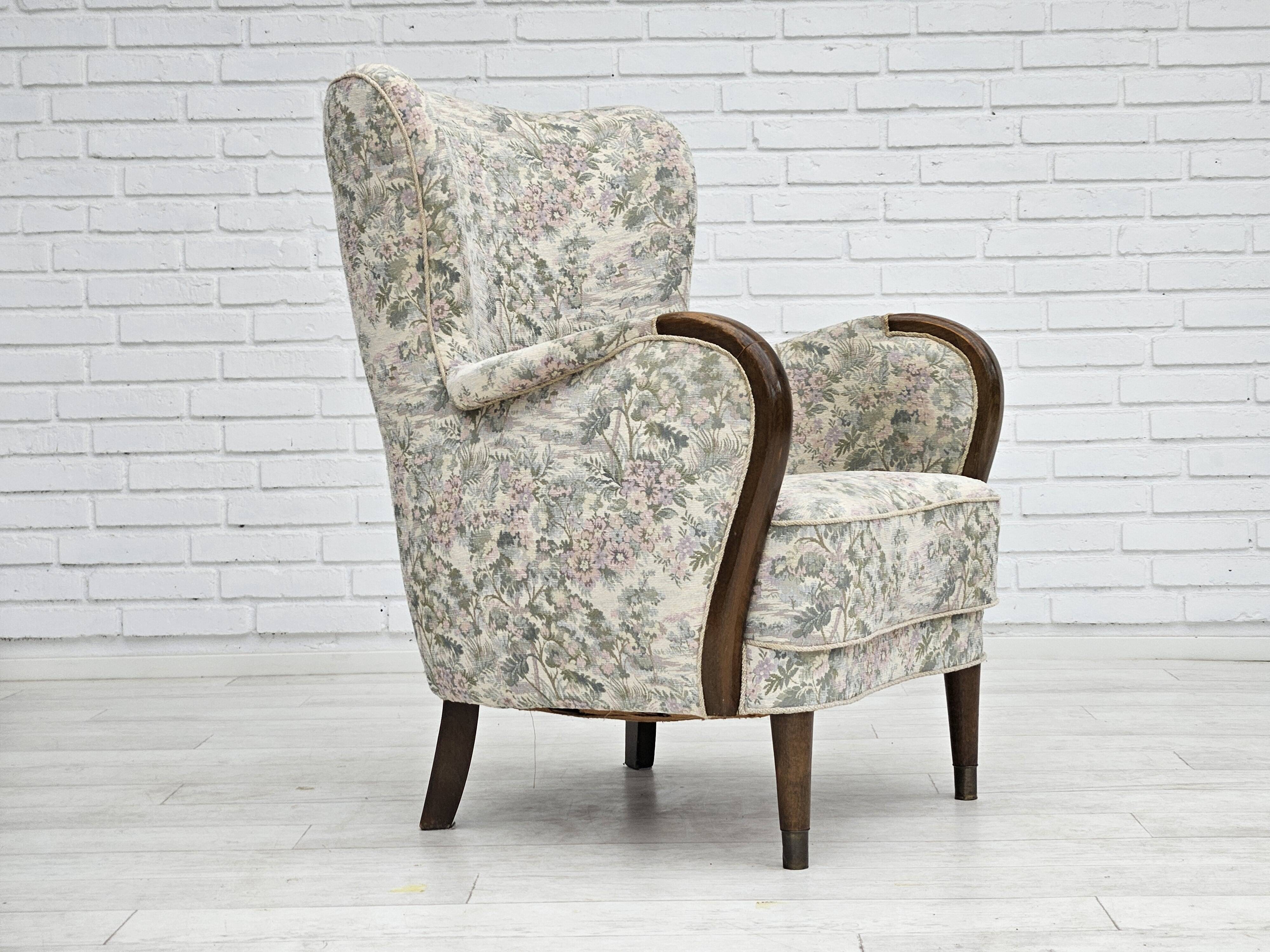 Fauteuil danois années 1955-60 en tissu fleuri multicolore