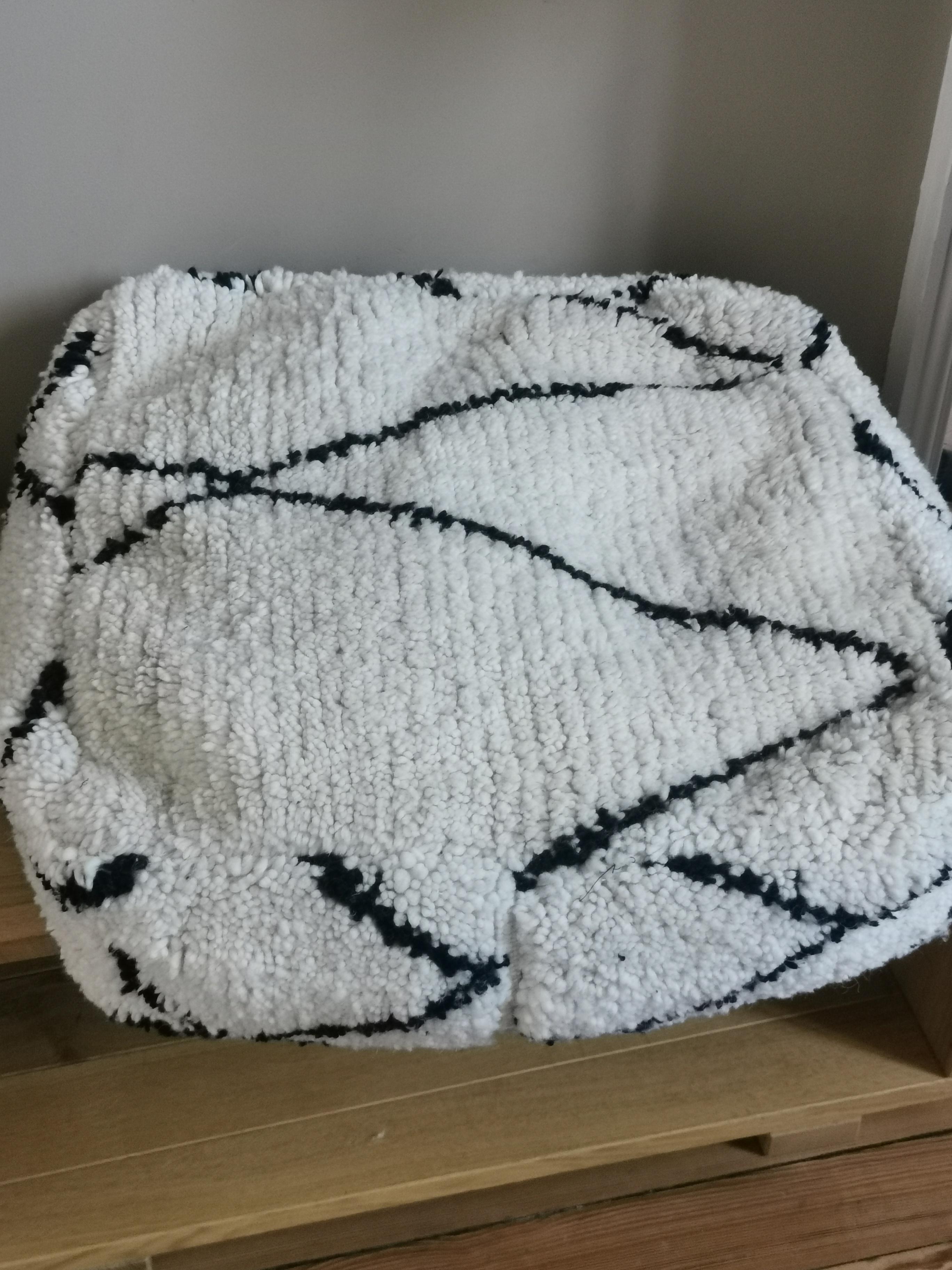 Berber pouf cover béni ouarain 100% white wool with diamonds