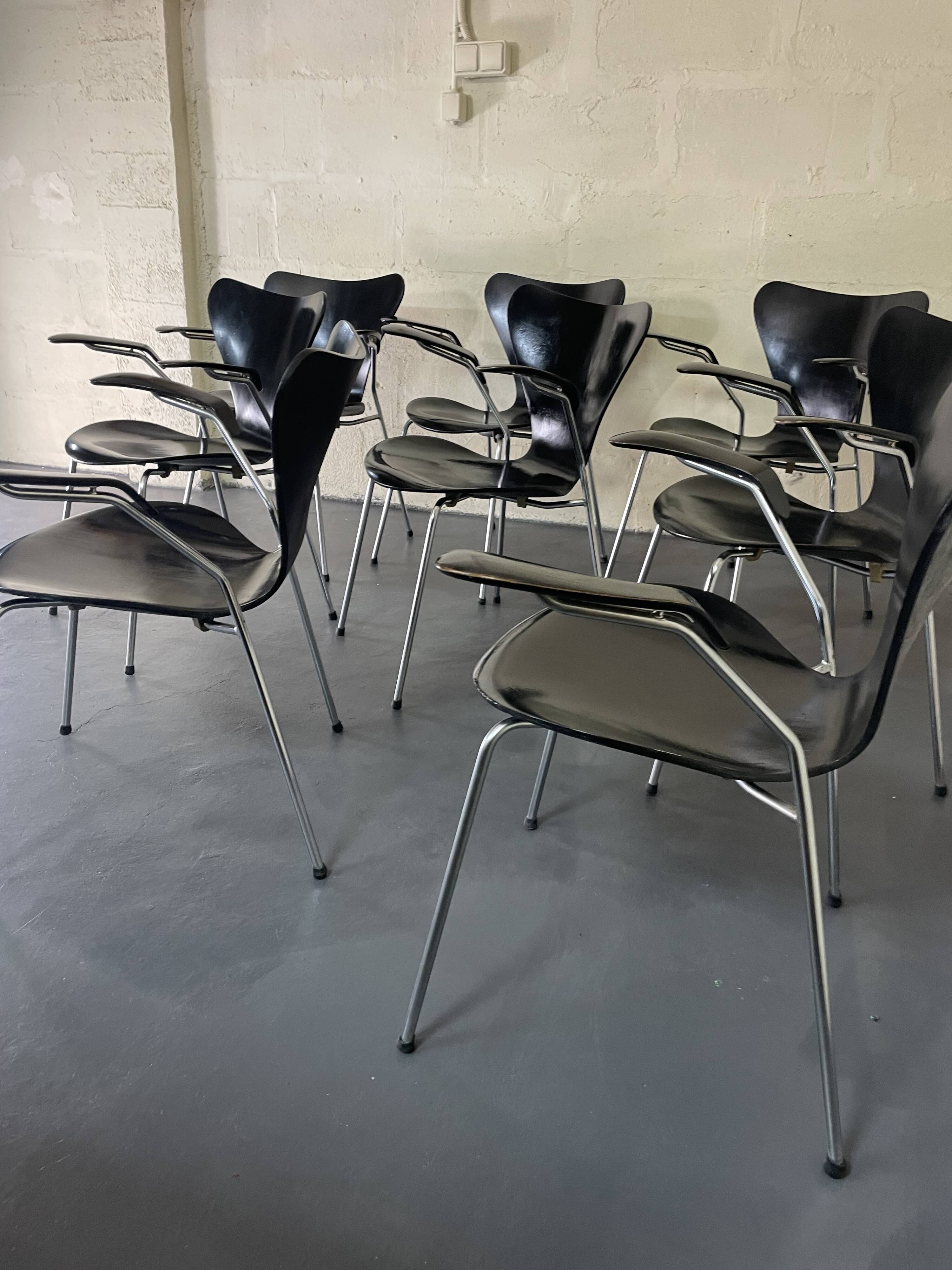 Fritz hansen & arne jacobsen (xxᵉ) – suite de 8 fauteuils en bois