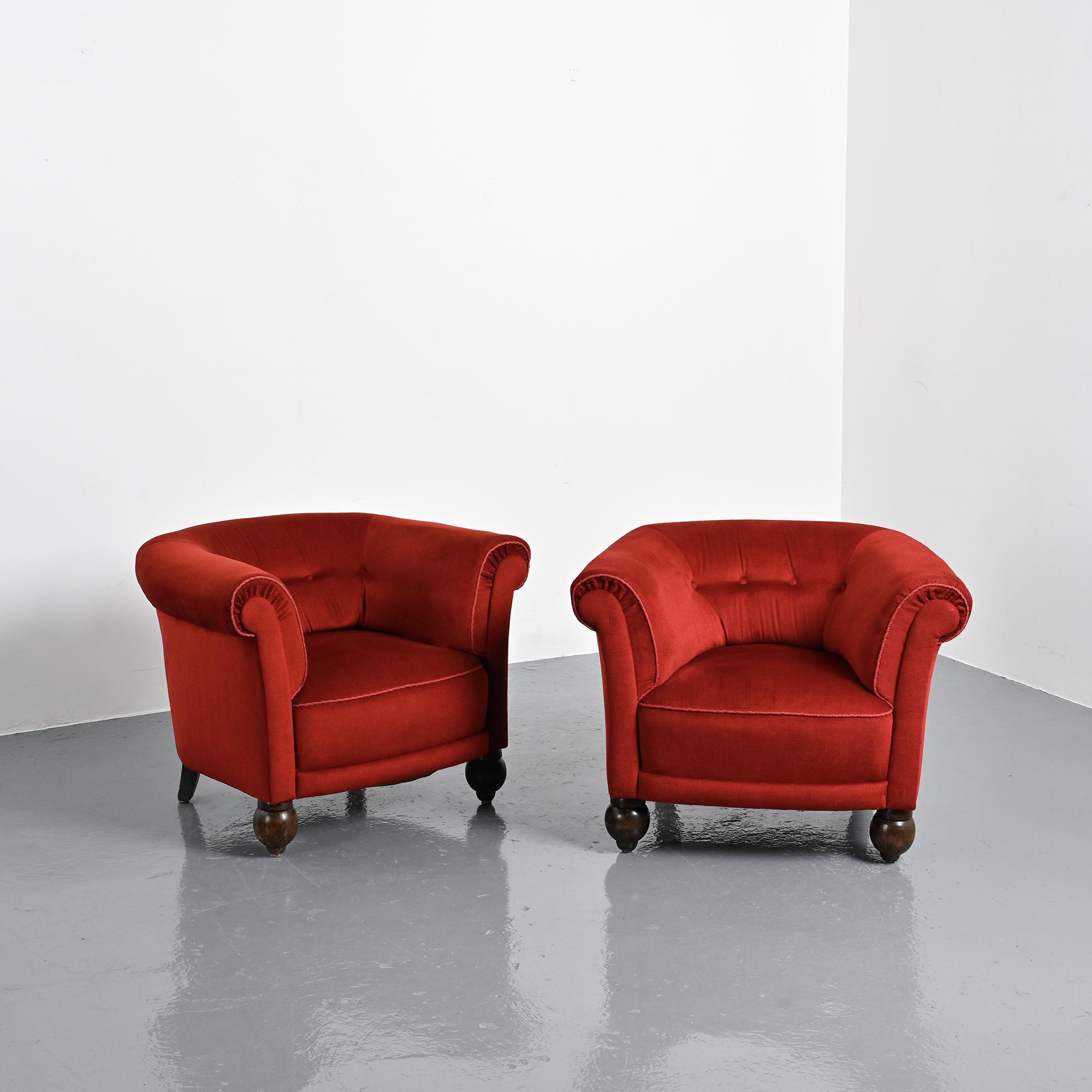 Paire de fauteuils en velours rouge, travail Art Déco, France, années 1920