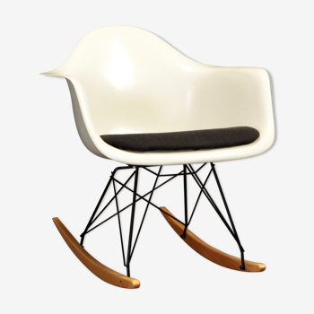 Rocking-chair par Charles & Ray Eames pour Herman Miller