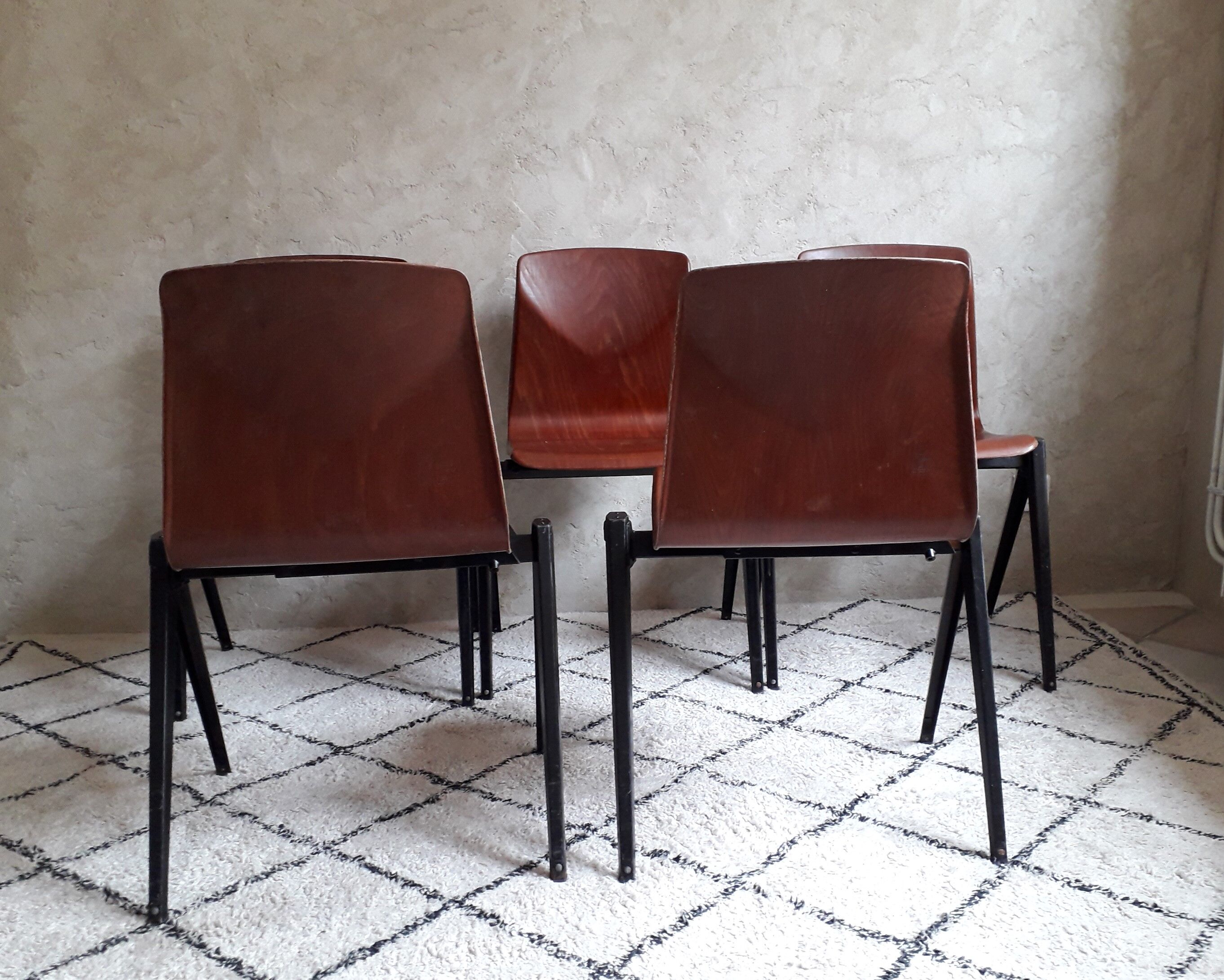 Set of 5 stackable 60s Pagholz chairs