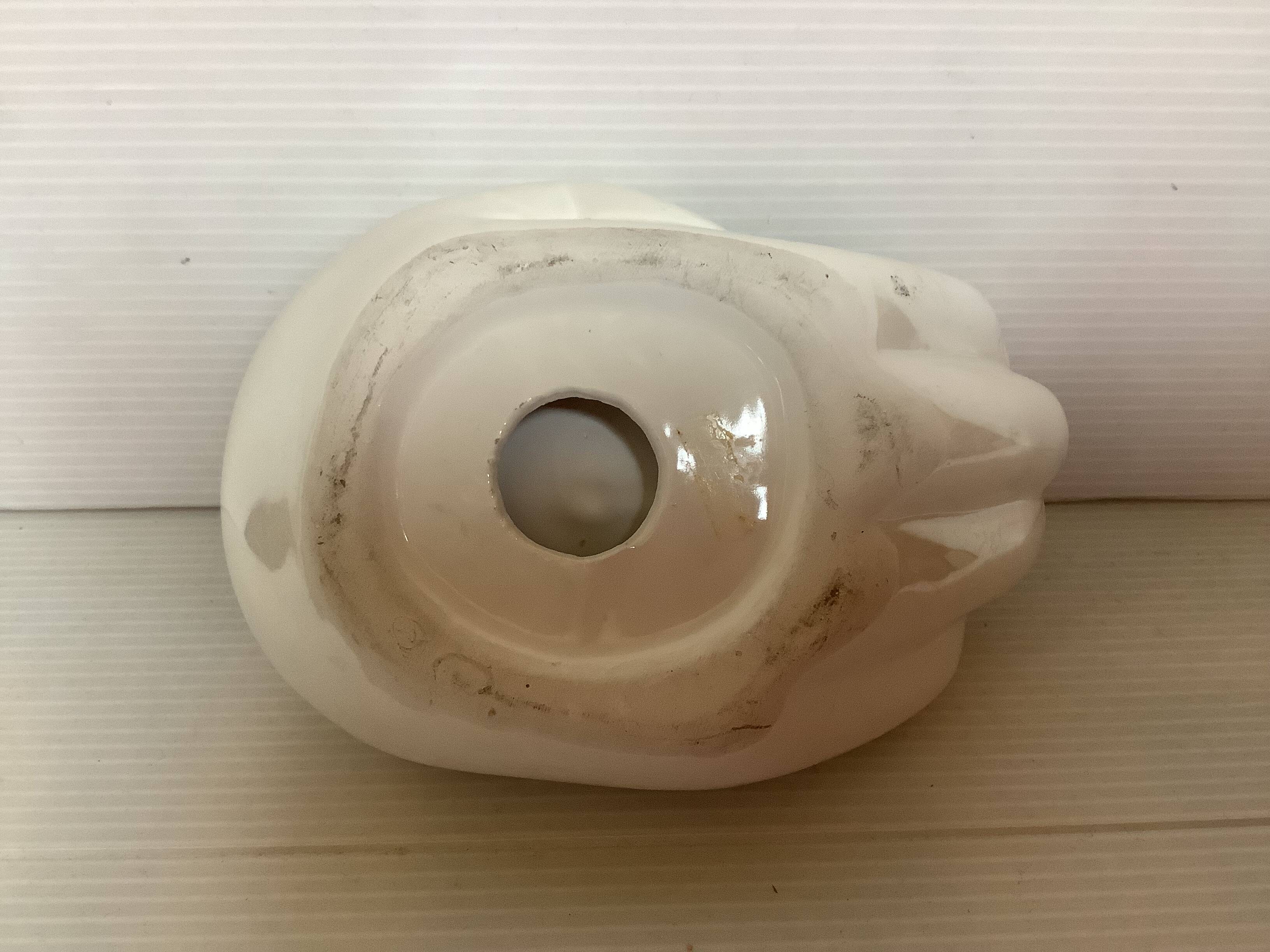 Iridescent white hand ring sizer pocket