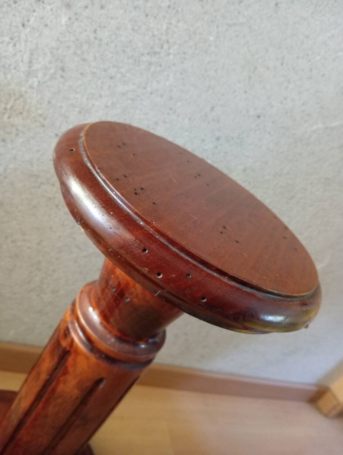 Varnished solid wood plant holder column, rustic chic