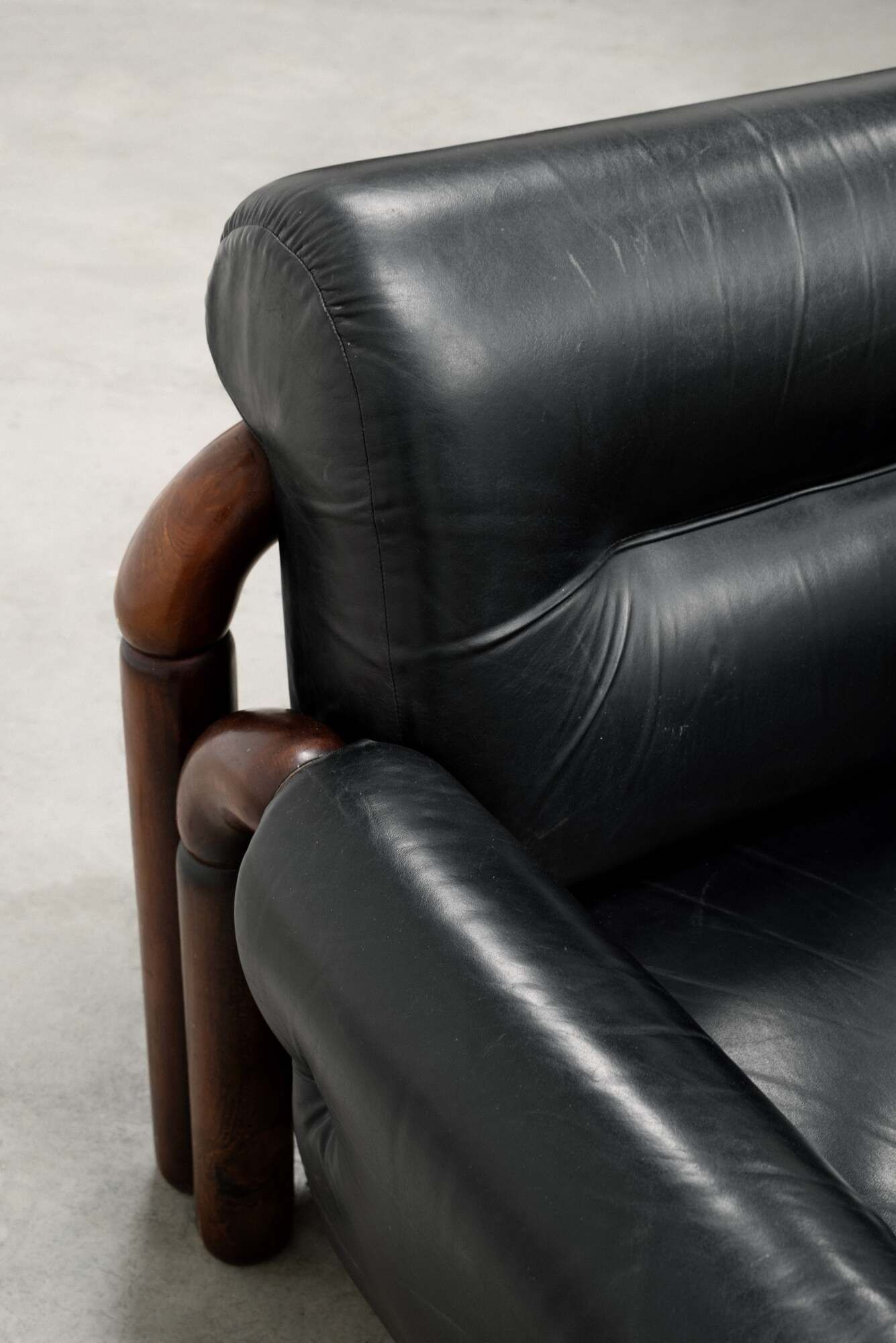 Brazilian Modernist Armchair in Black Leather and Solid Wood, 1970s