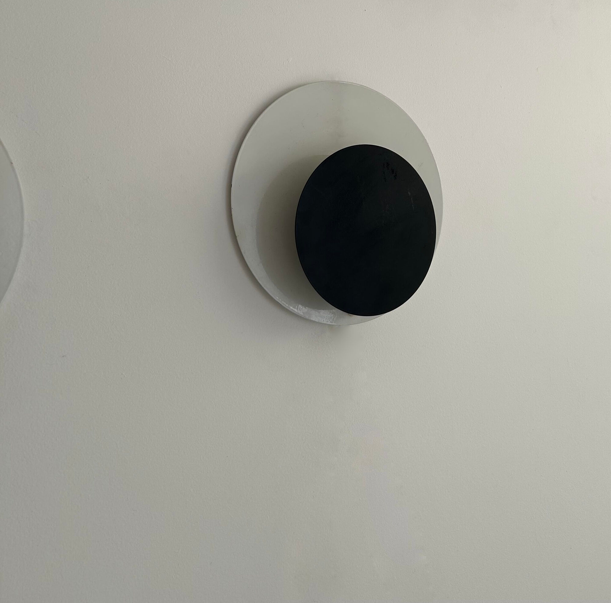 Pair of vintage "Cirkle" wall lights in black and white lacquered metal, Denmark 1970