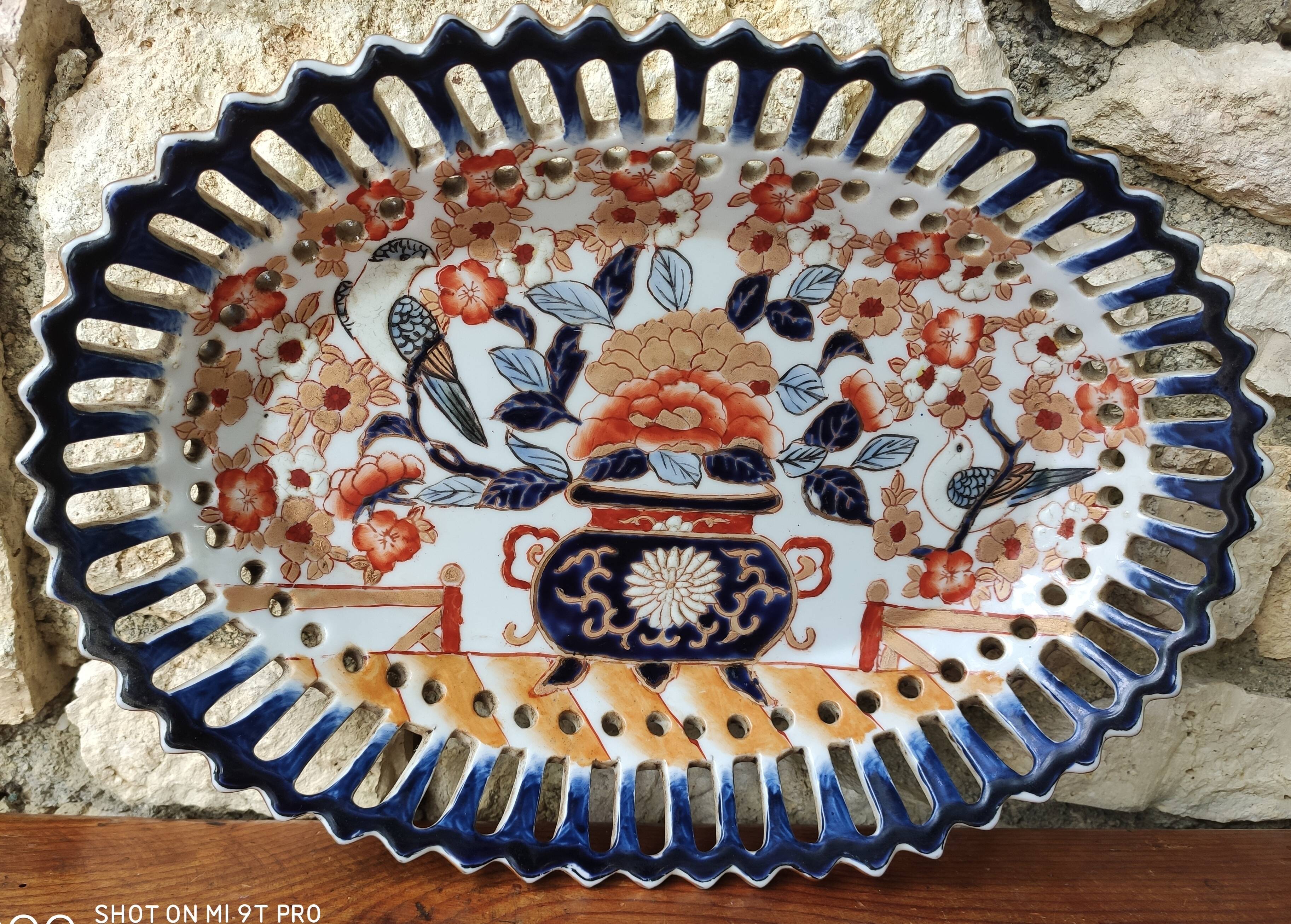 Central openwork dish in Chinese porcelain Adèle Carey