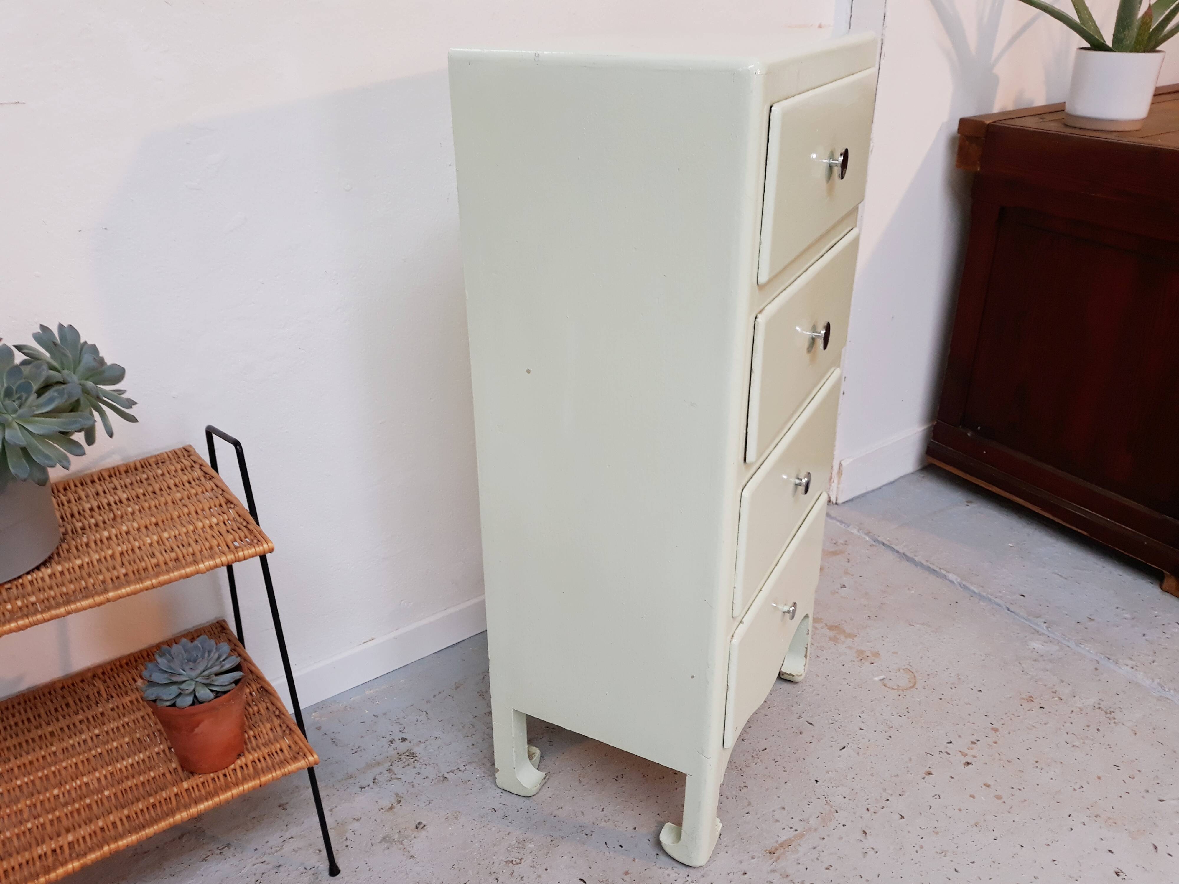Vintage chest of drawers
