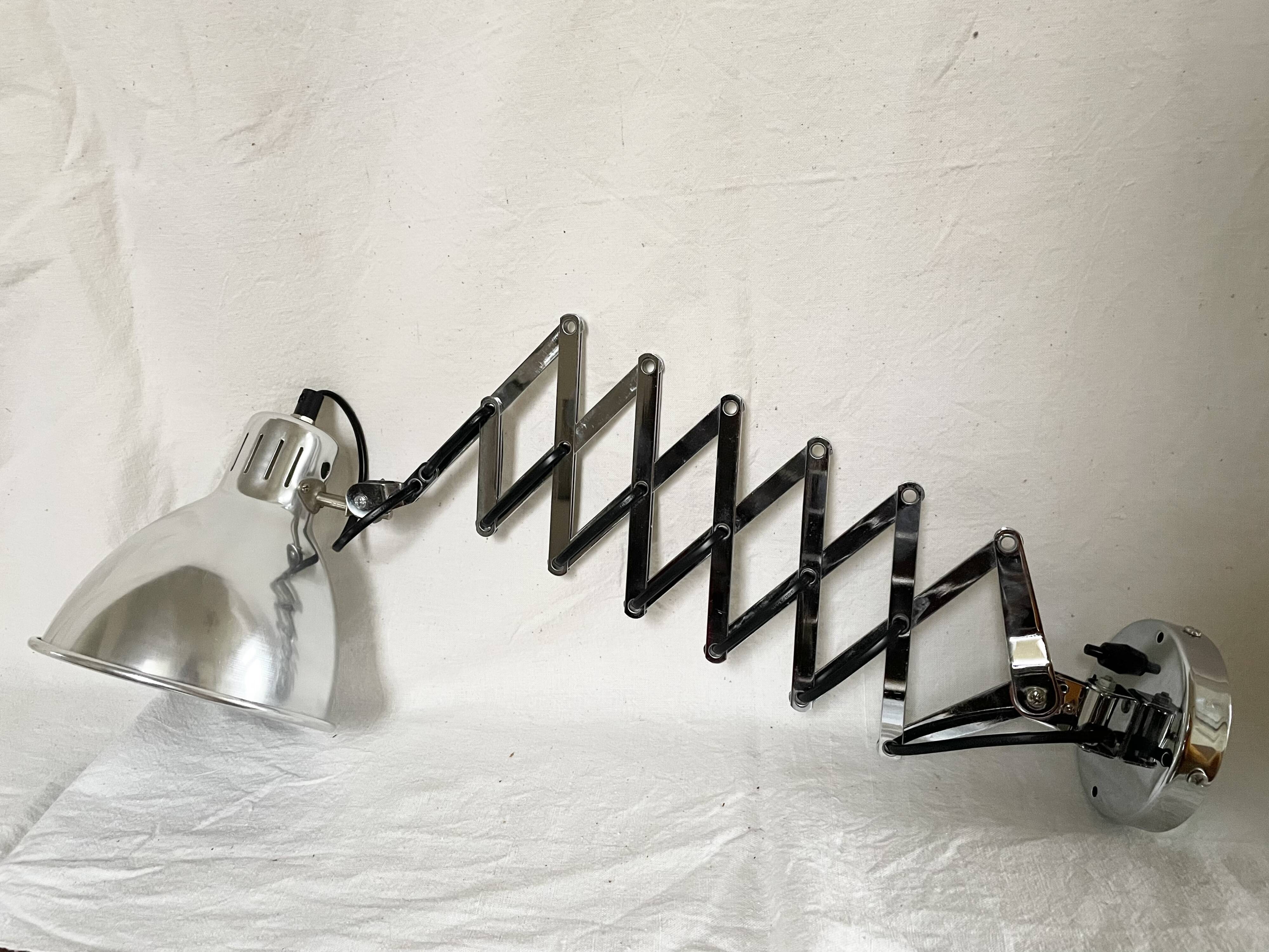 Vintage accordion wall light in chrome metal.