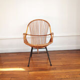 Rattan chair with metal feet
