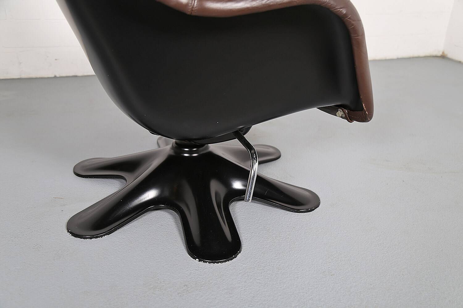 Lounge Chair No. 418 by Finnish Designer Yrjö Kukkapuro for Avarte