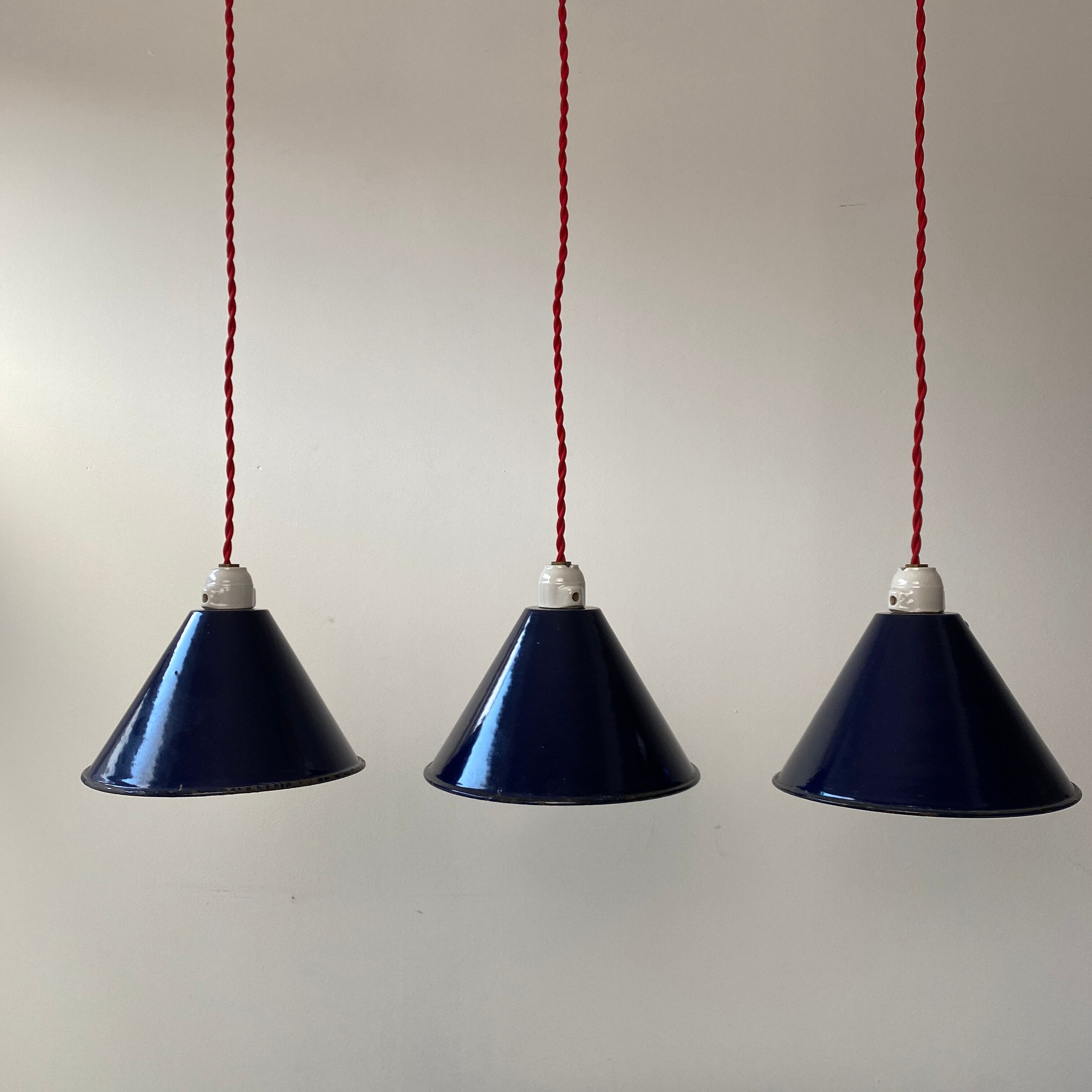 Lot 3 old blue conical enamel suspensions