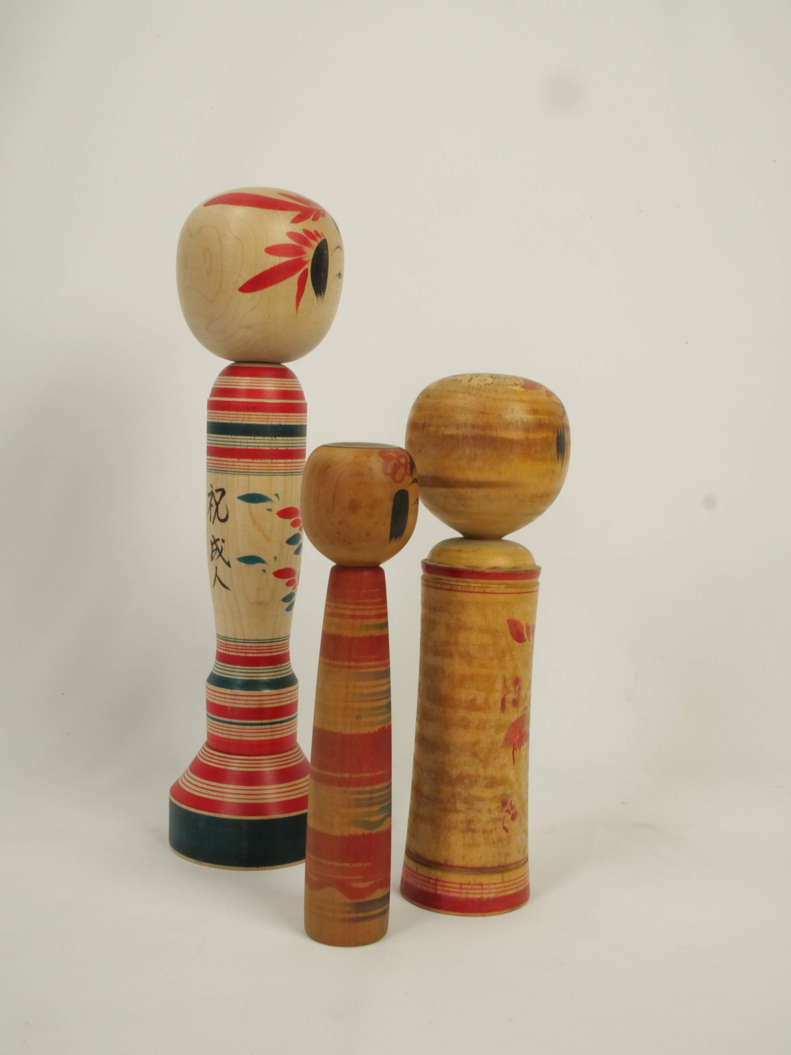 Lot of 3 japanese kokeshi dolls
