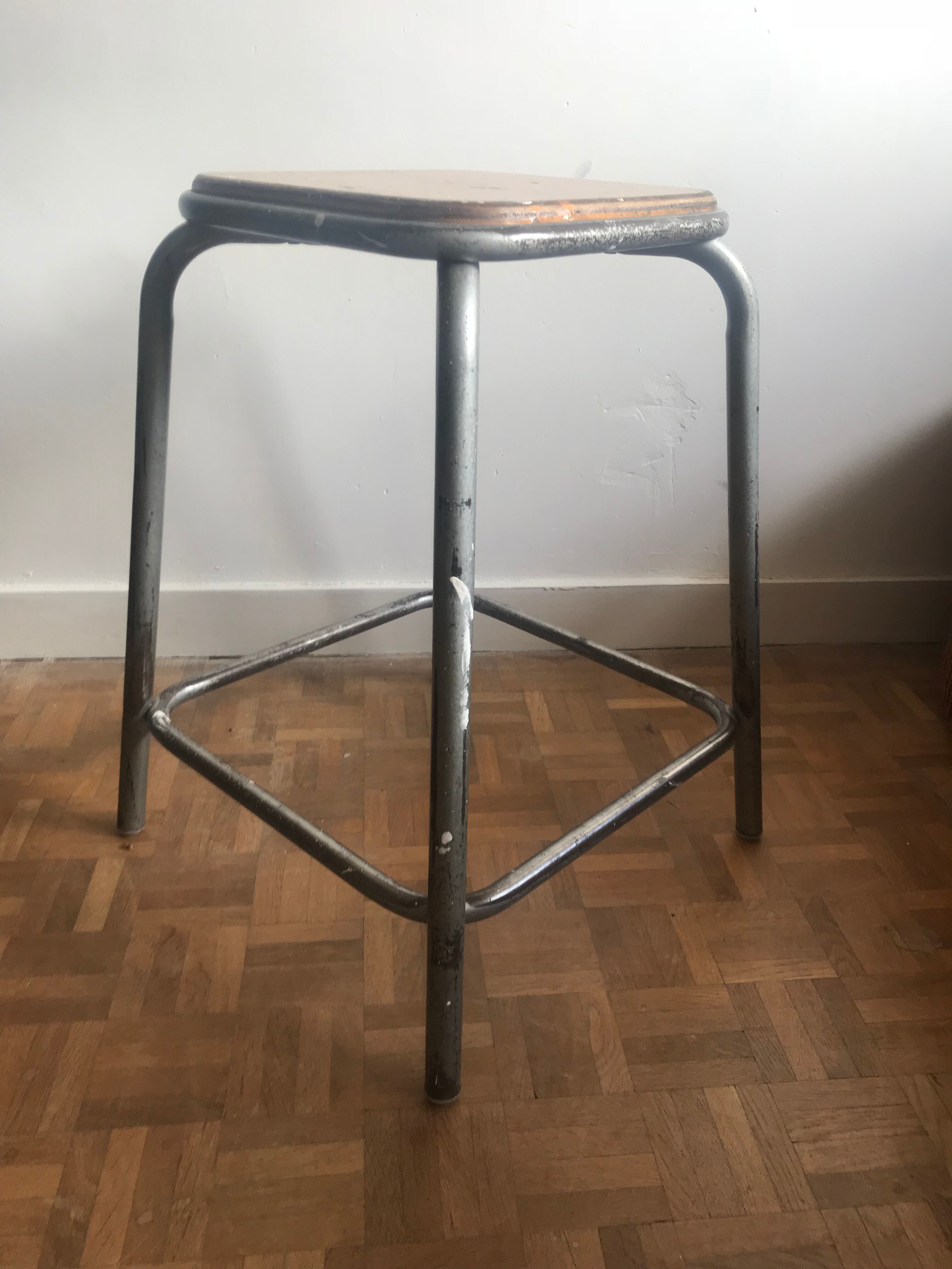 Laboratory stool