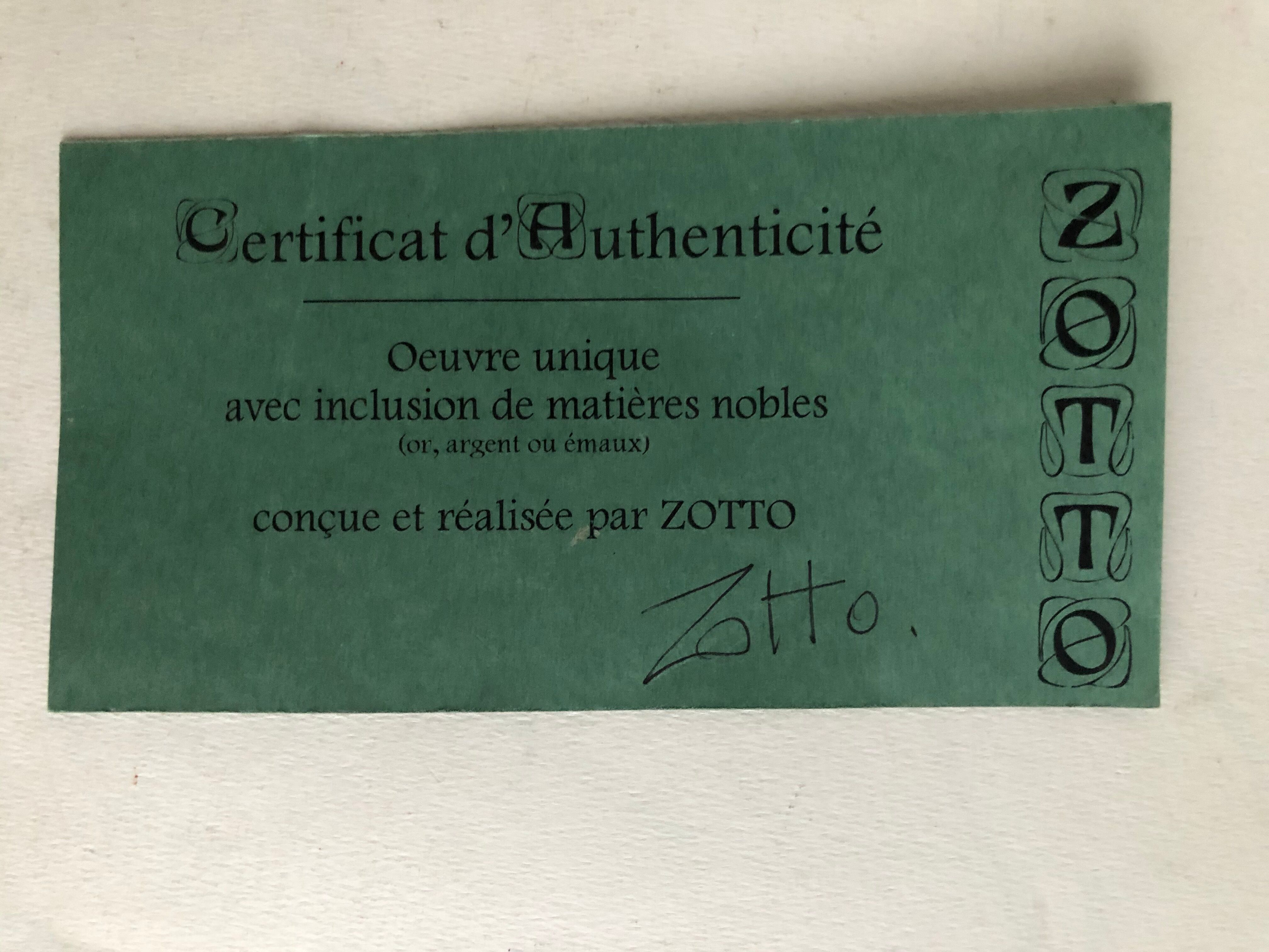 Paper press ball signed Zotto