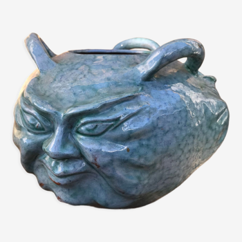 Vase céramique, trois visages, effets marmoréens bleu, signé