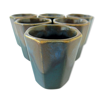 Suite of six octagonal liquor cups in flamed sandstone