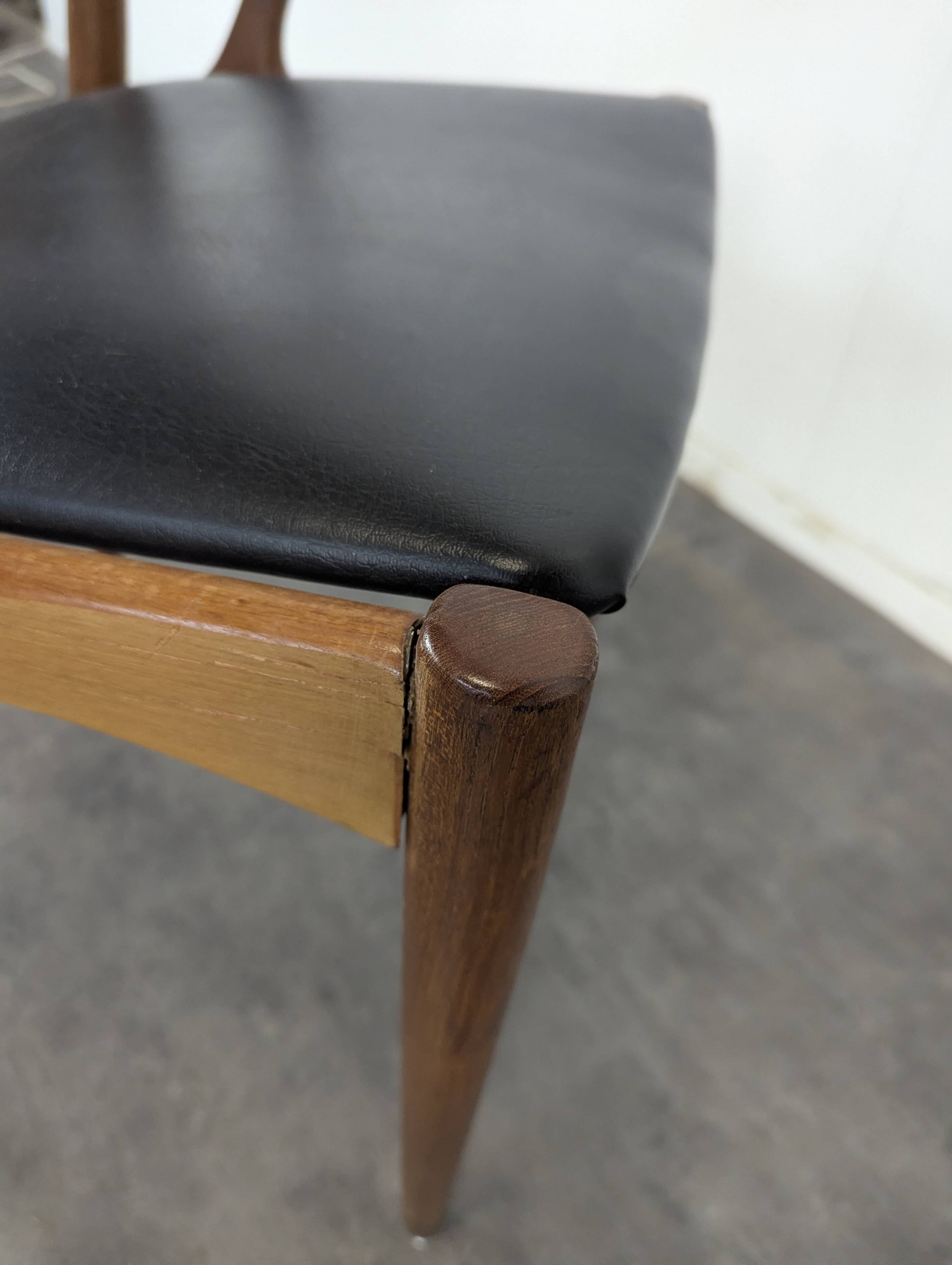 Fauteuil scandinave en teck de Johannes Andersen Modèle BA113