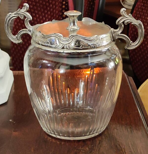 Ancien pot à biscuits/sucrier métal argenté et verre