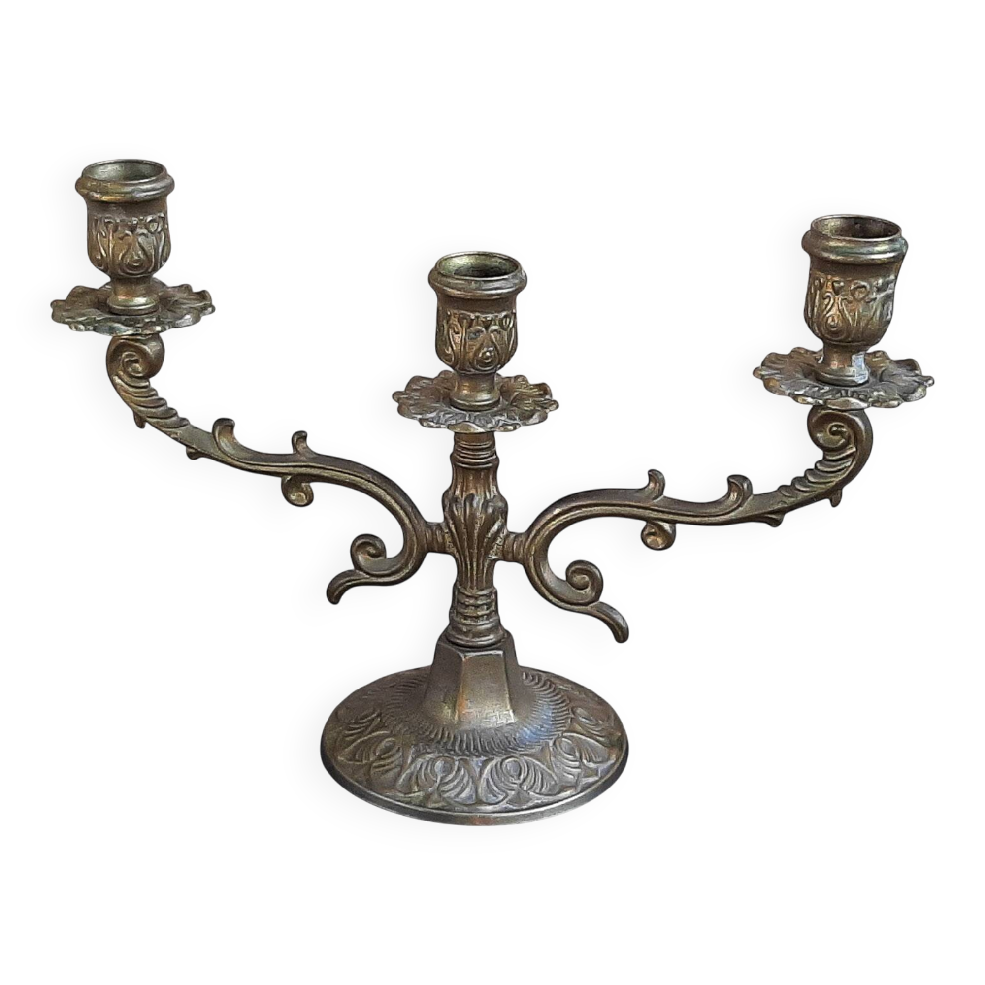 Three-light chandelier in brass metal