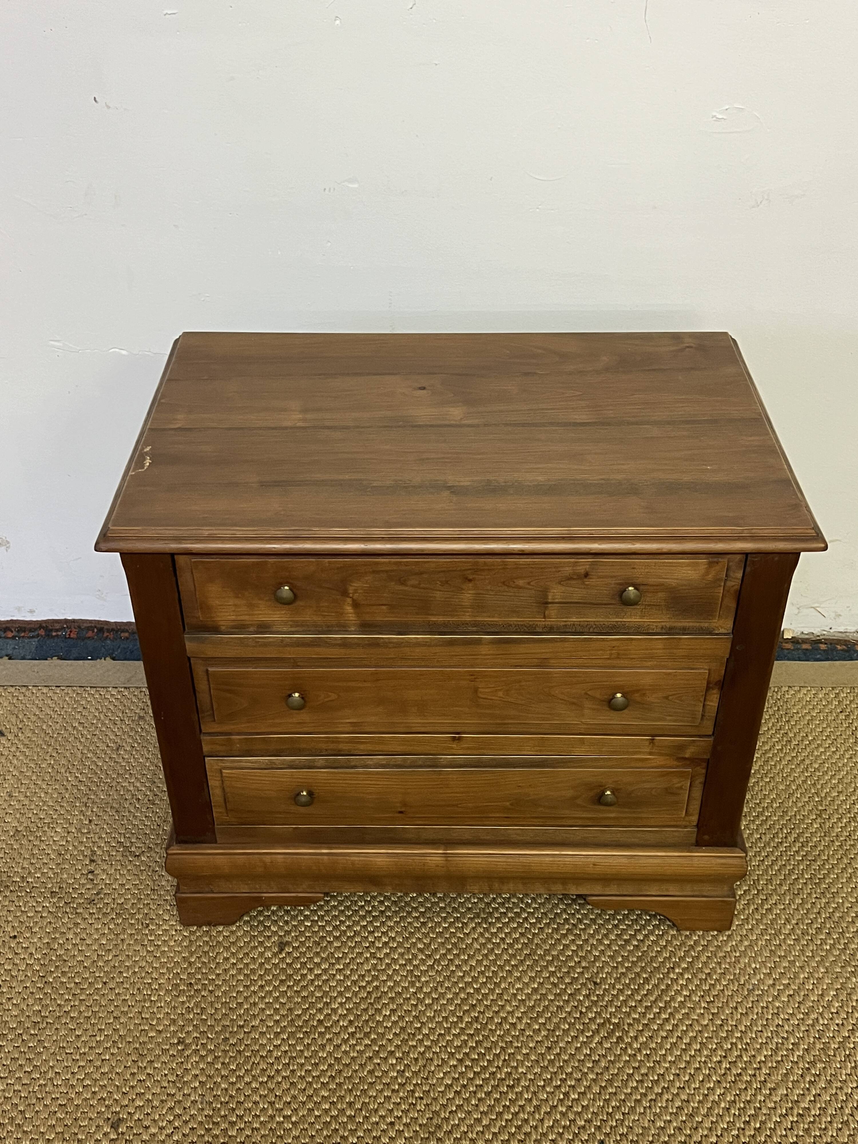 Small vintage wooden chest of drawers 3 drawers