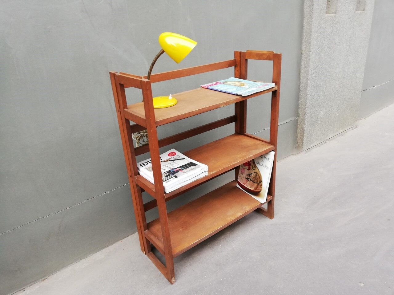 Foldable shelf