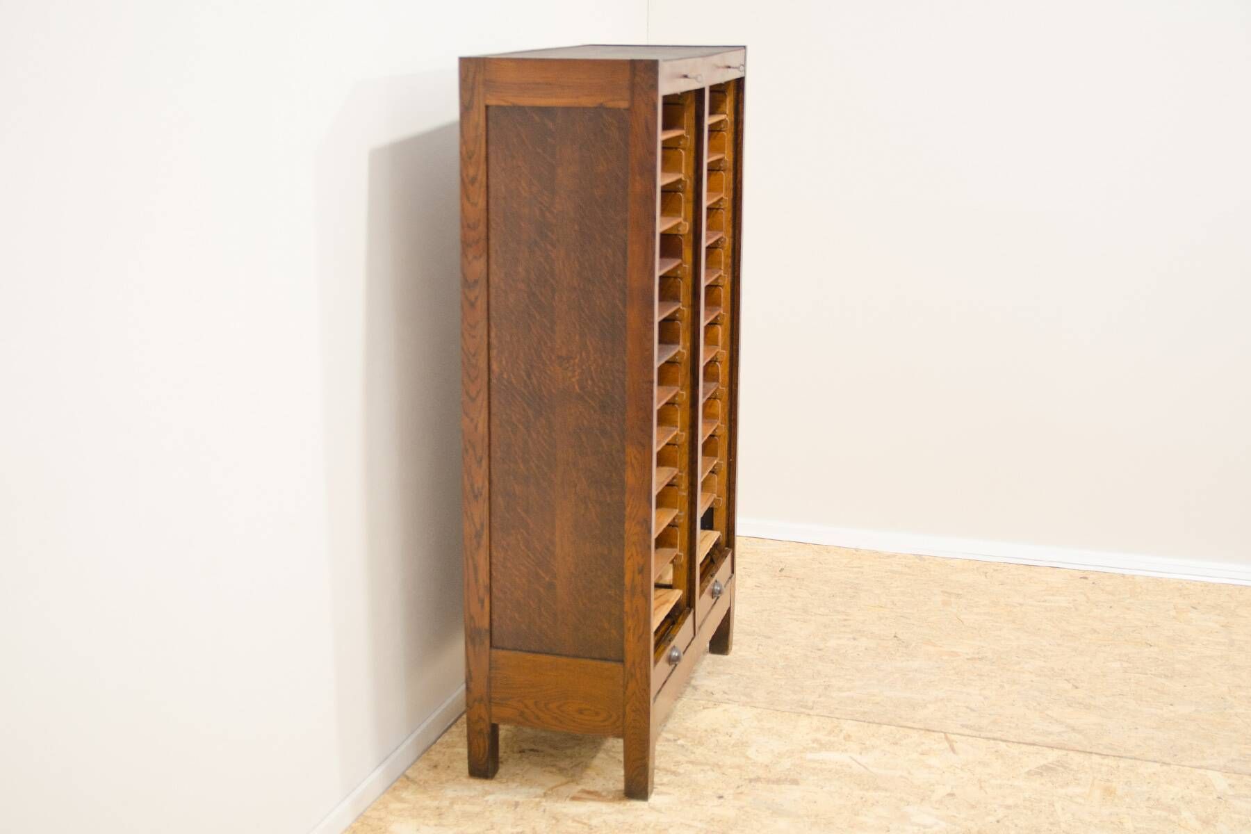 Armoire à stores moderniste, années 1930, Tchécoslovaquie