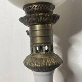 Ancienne lampe à pétrole éclectrifié Napoleon 3 globe en opaline
