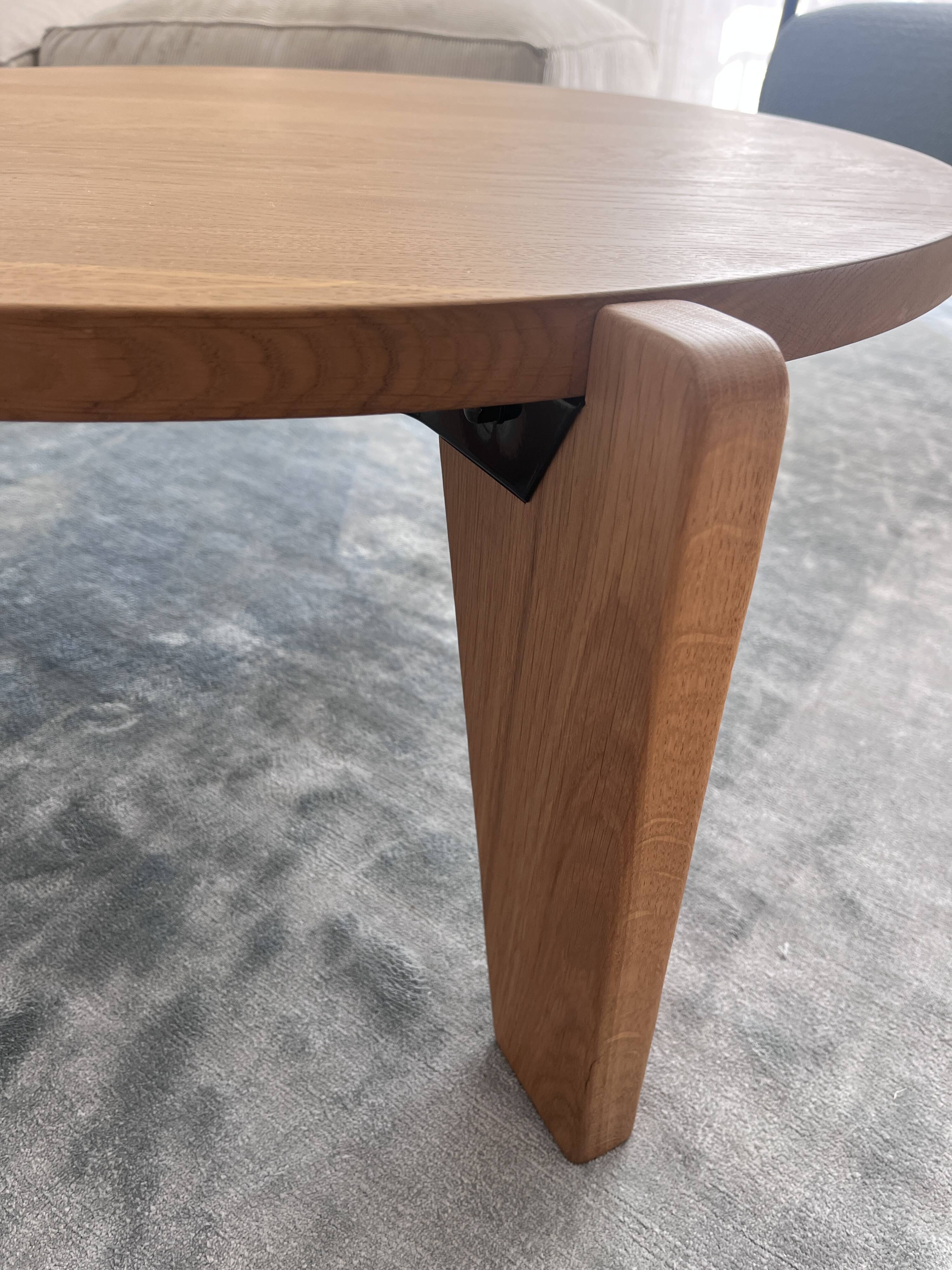 Table basse Guéridon Bas, Jean Prouvé – Édition Vitra – Chêne naturel