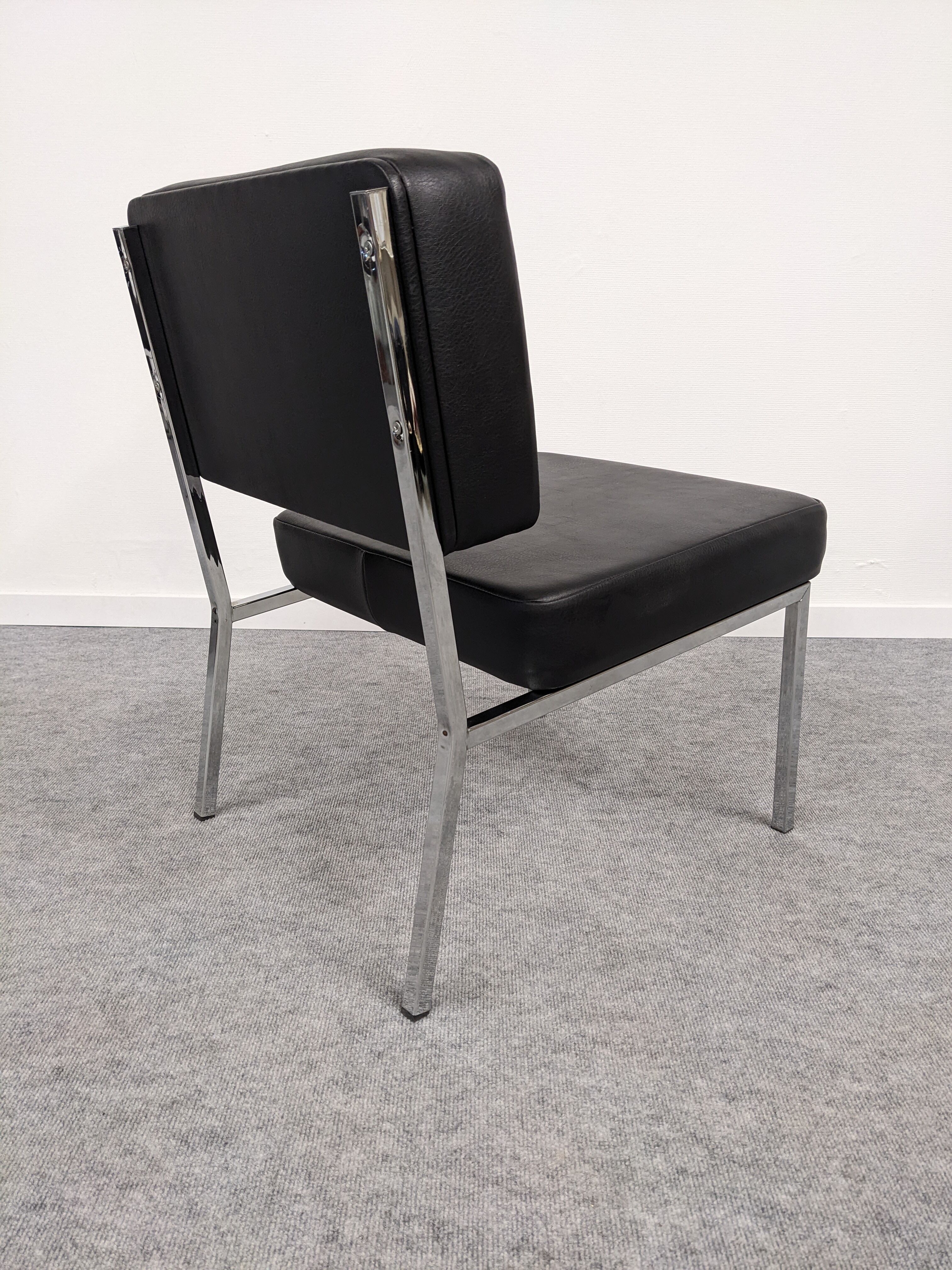 Series of 4 modernist armchairs from the 70s/80s