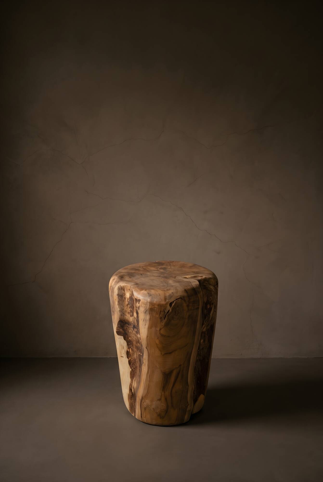 CLEO stool in hand-carved solid recycled teak