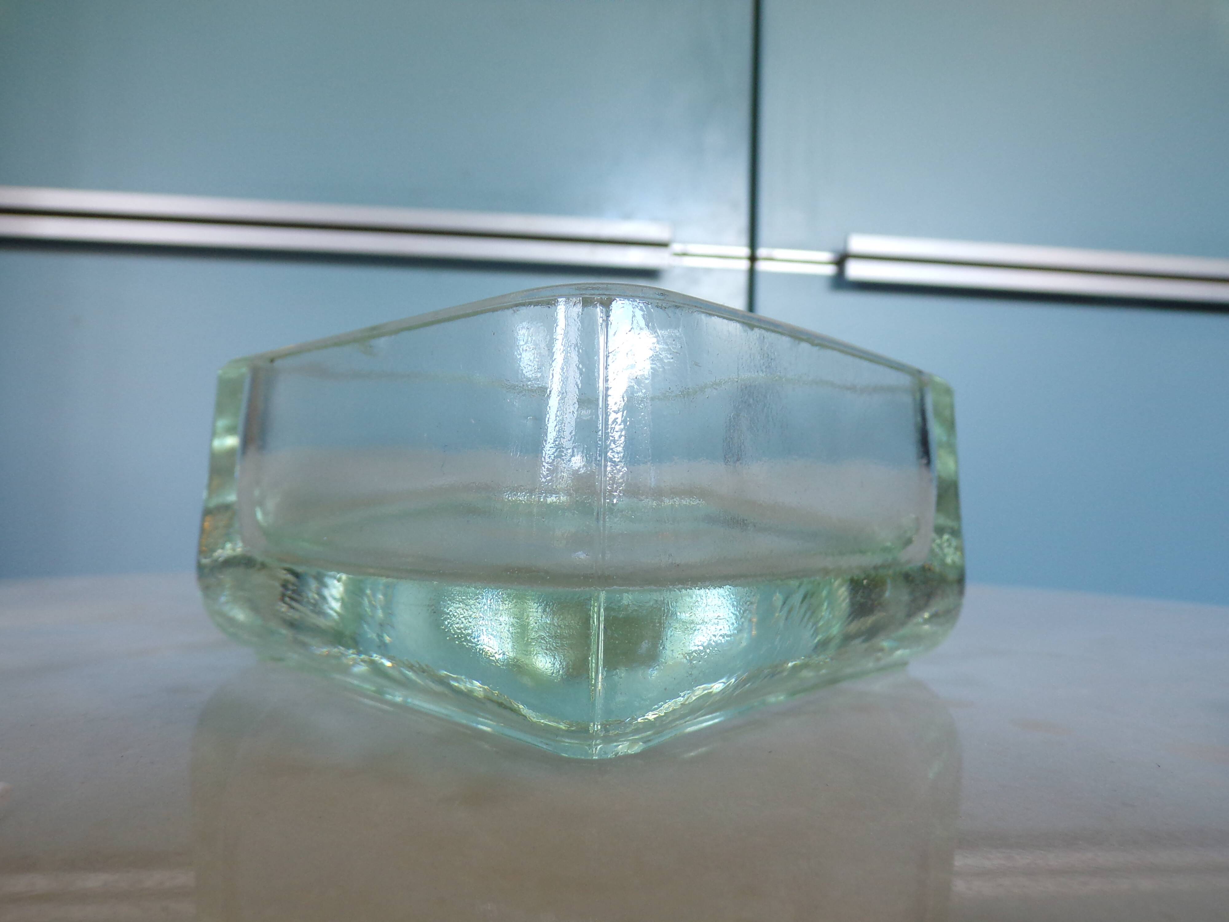 Glass tile pocket emptier