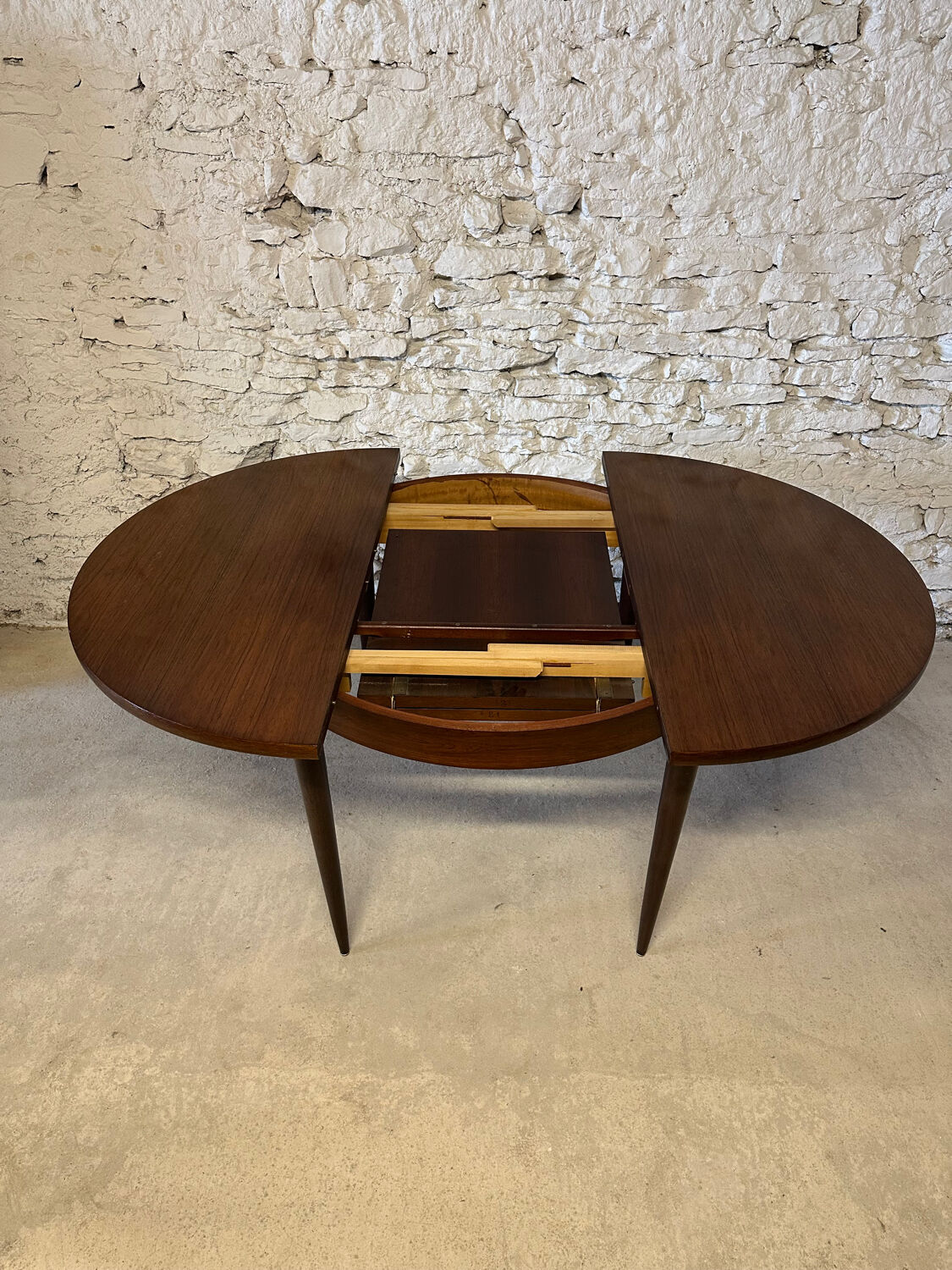 Vintage rosewood extendable dining table