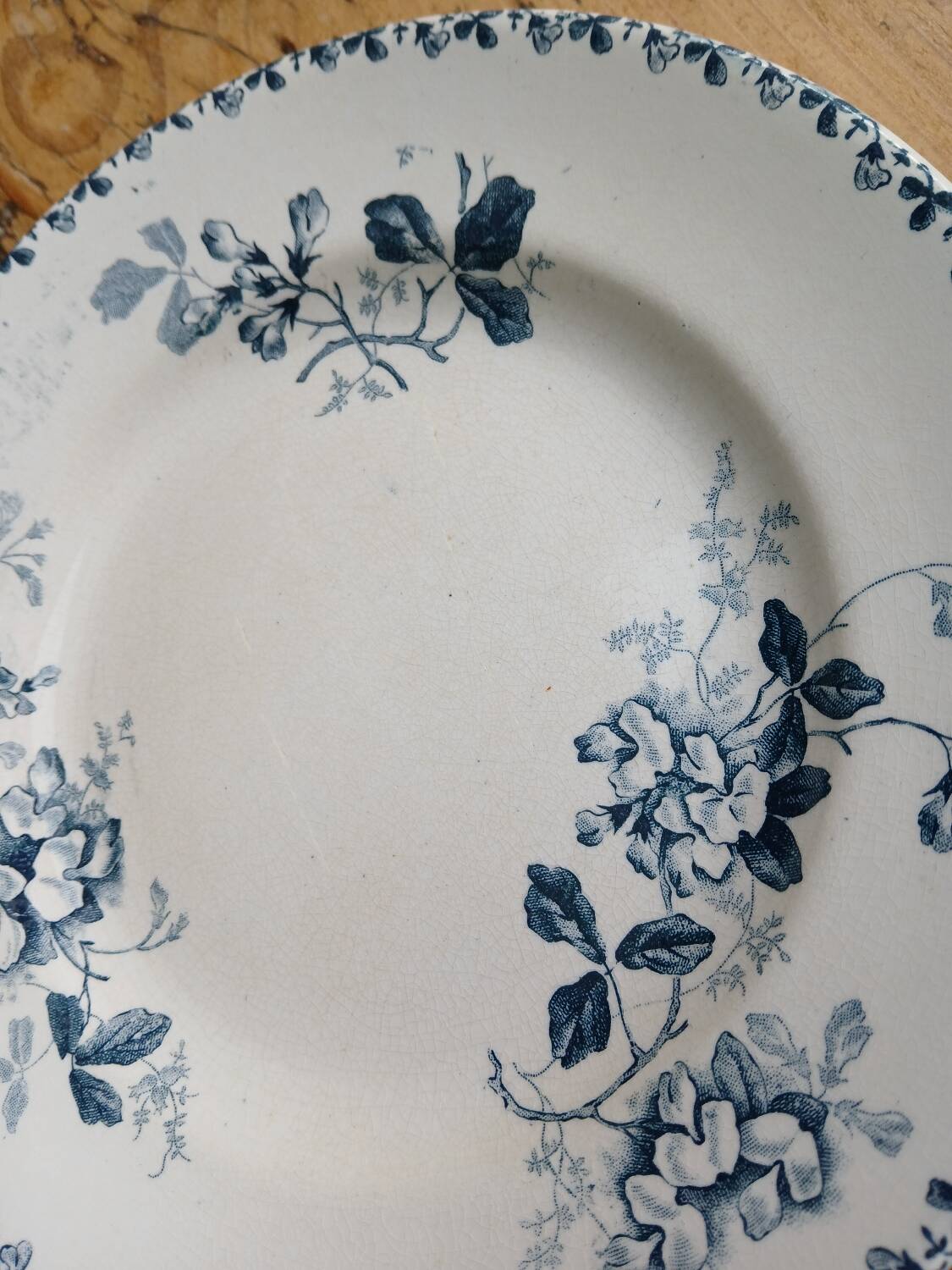 Set of 6 Terre de Fer plates, Acacia model