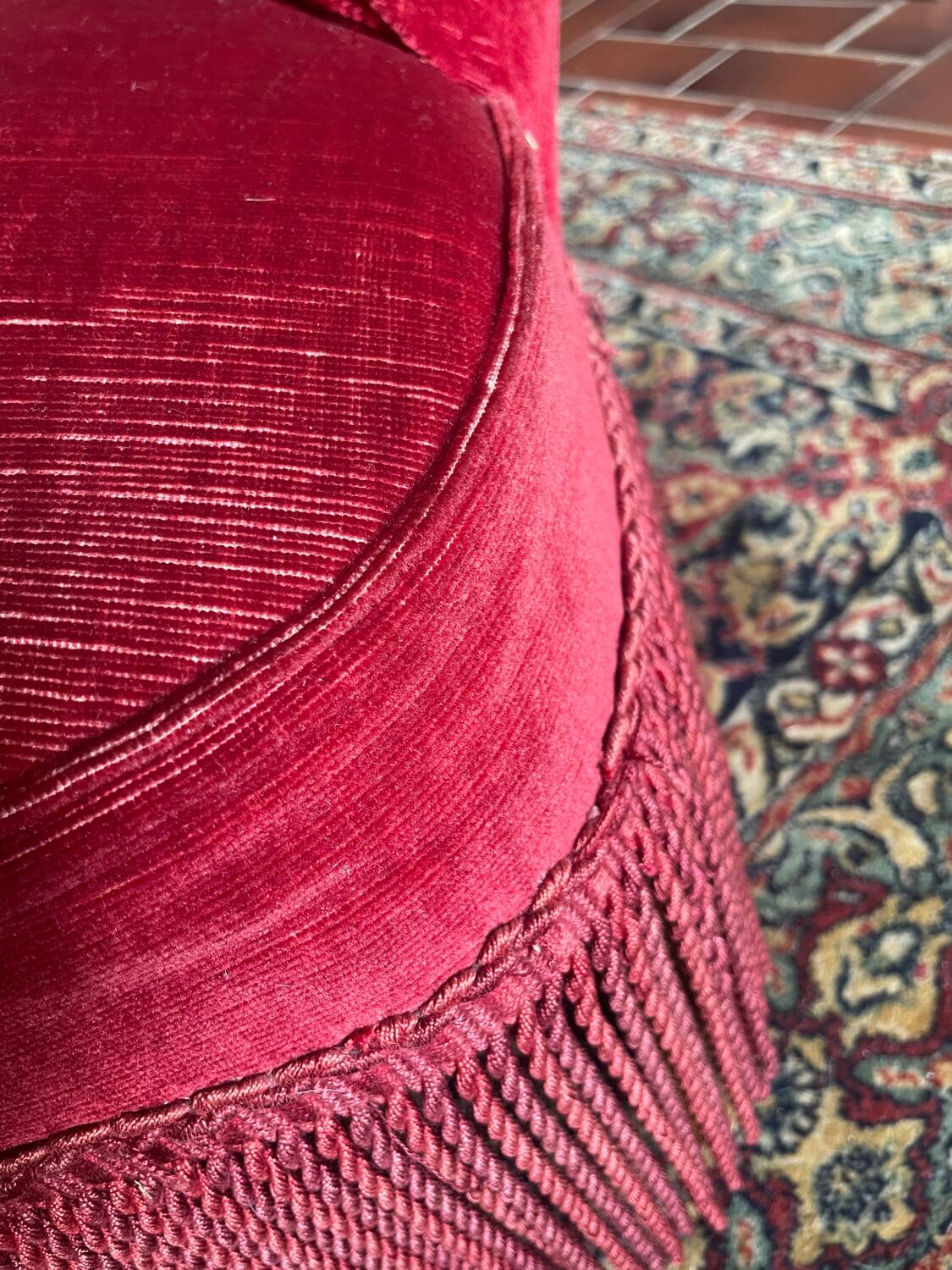 Upholstered toad chair