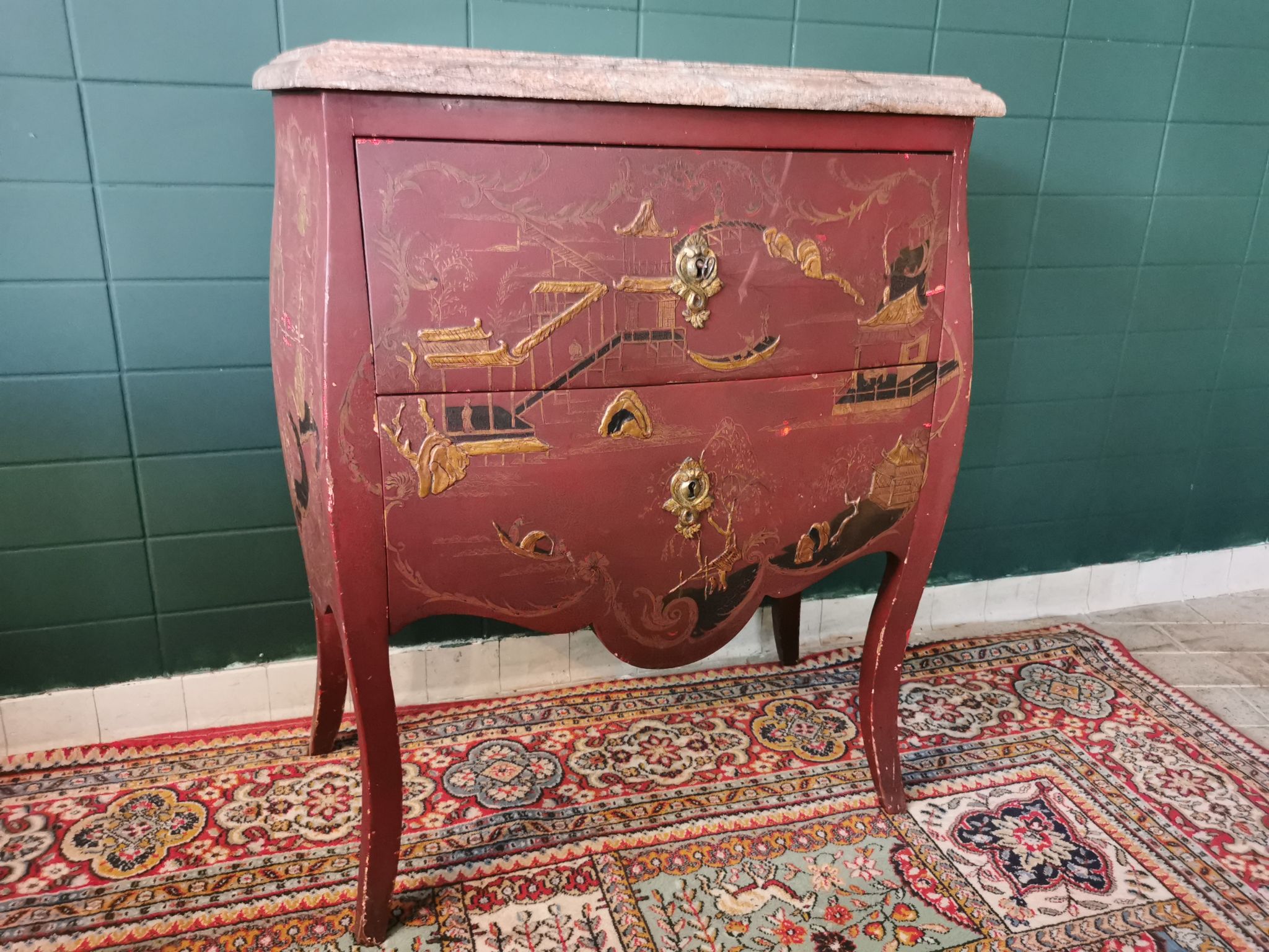 French XIX jumping chest of drawers in Chinese lacquer ox and golden blood