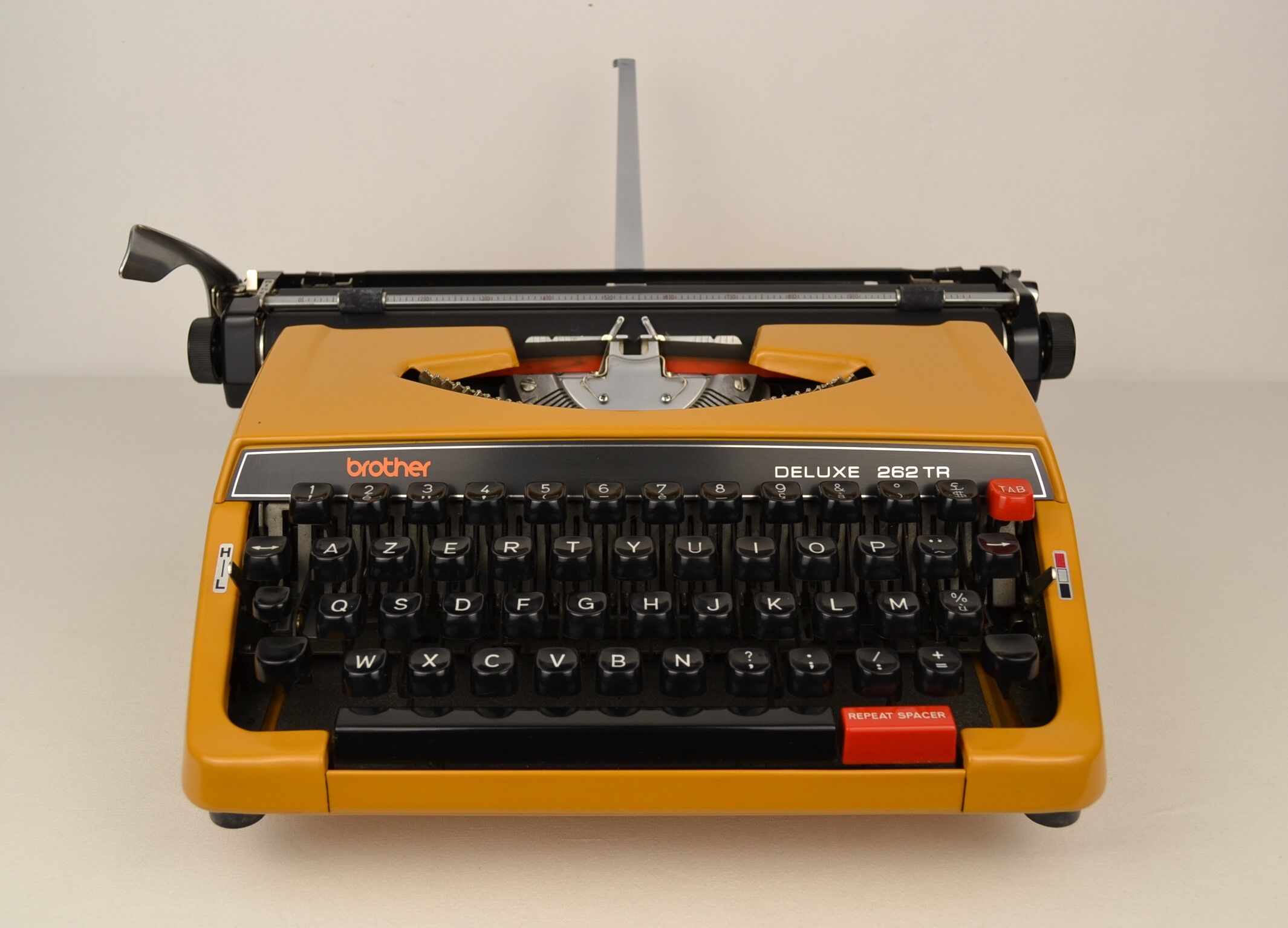 Brother deluxe 262tr mechanical typewriter - new tape