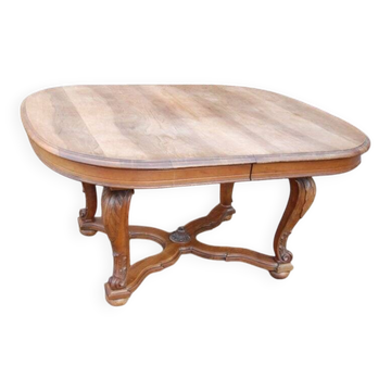 Napoleon III walnut table from the late 19th century, 16 place settings with 3 extensions