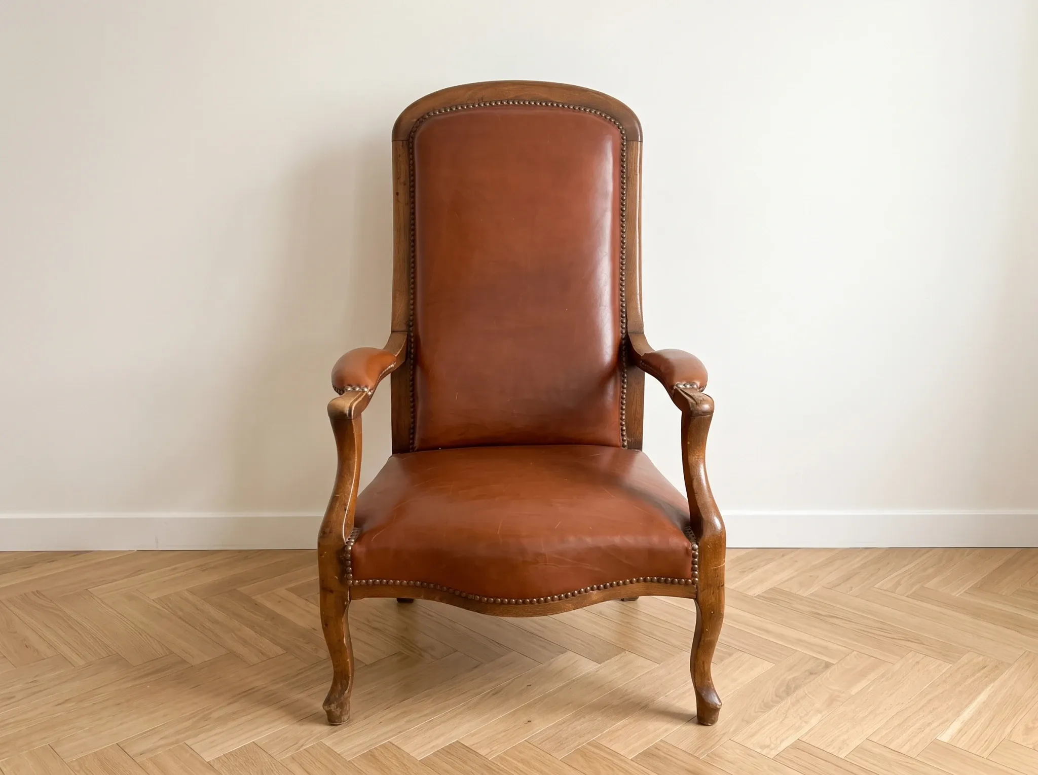 Classic vintage armchair in brown leather and oak