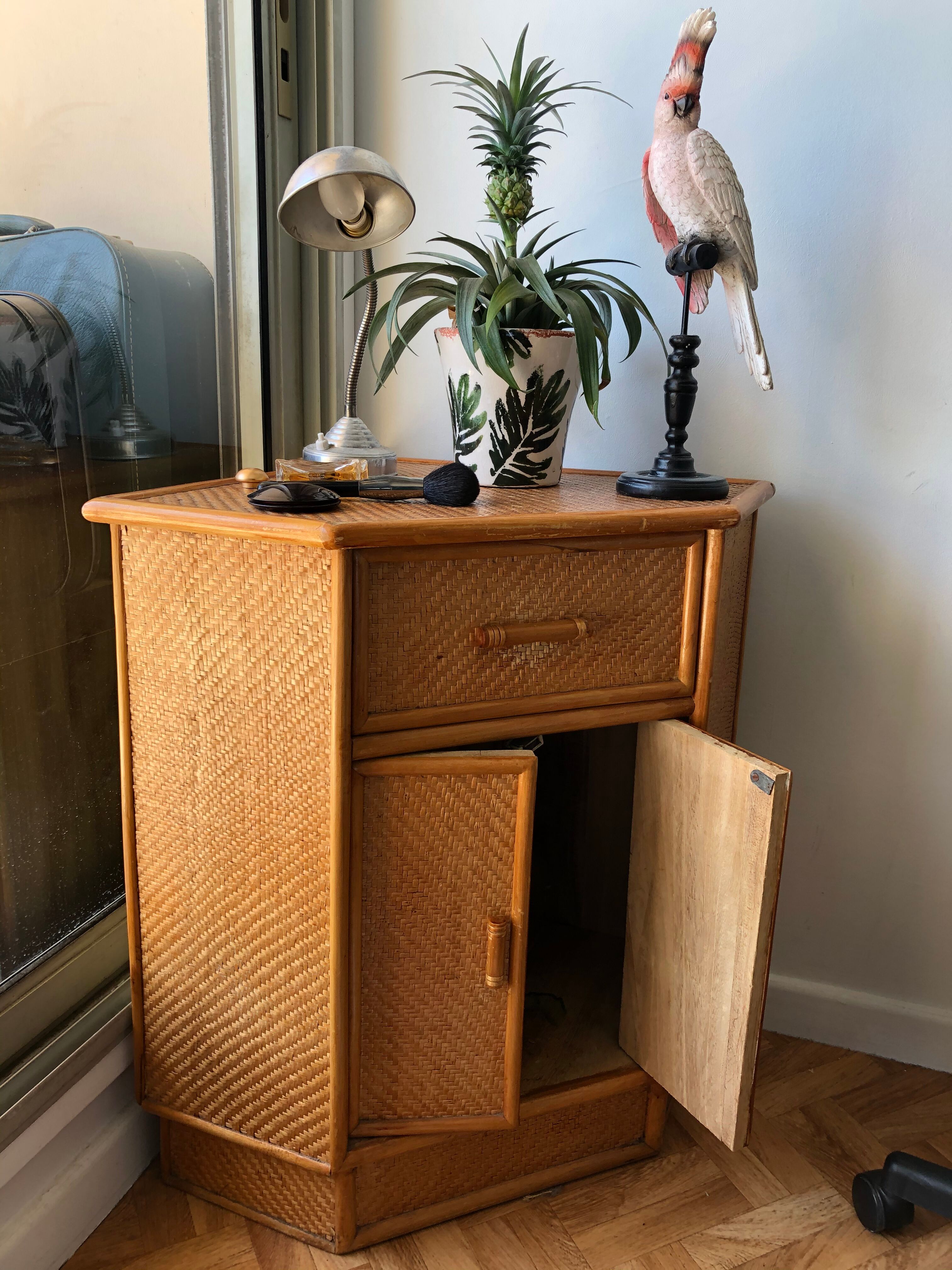 Meuble en rotin d’angle années 70