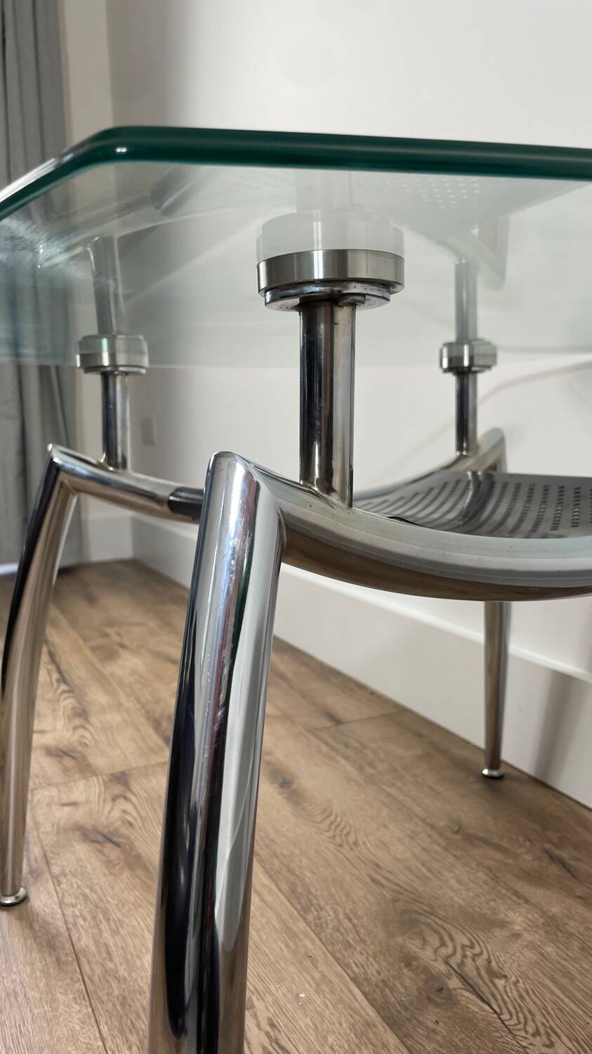 Table basse moderne « Space Age » des années 1970 en chrome et en verre