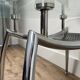 Table basse moderne « Space Age » des années 1970 en chrome et en verre