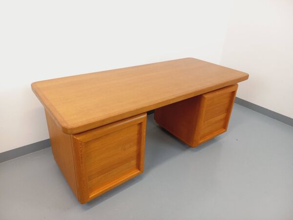 Grand bureau de direction double-face vintage en bois de chêne années 70