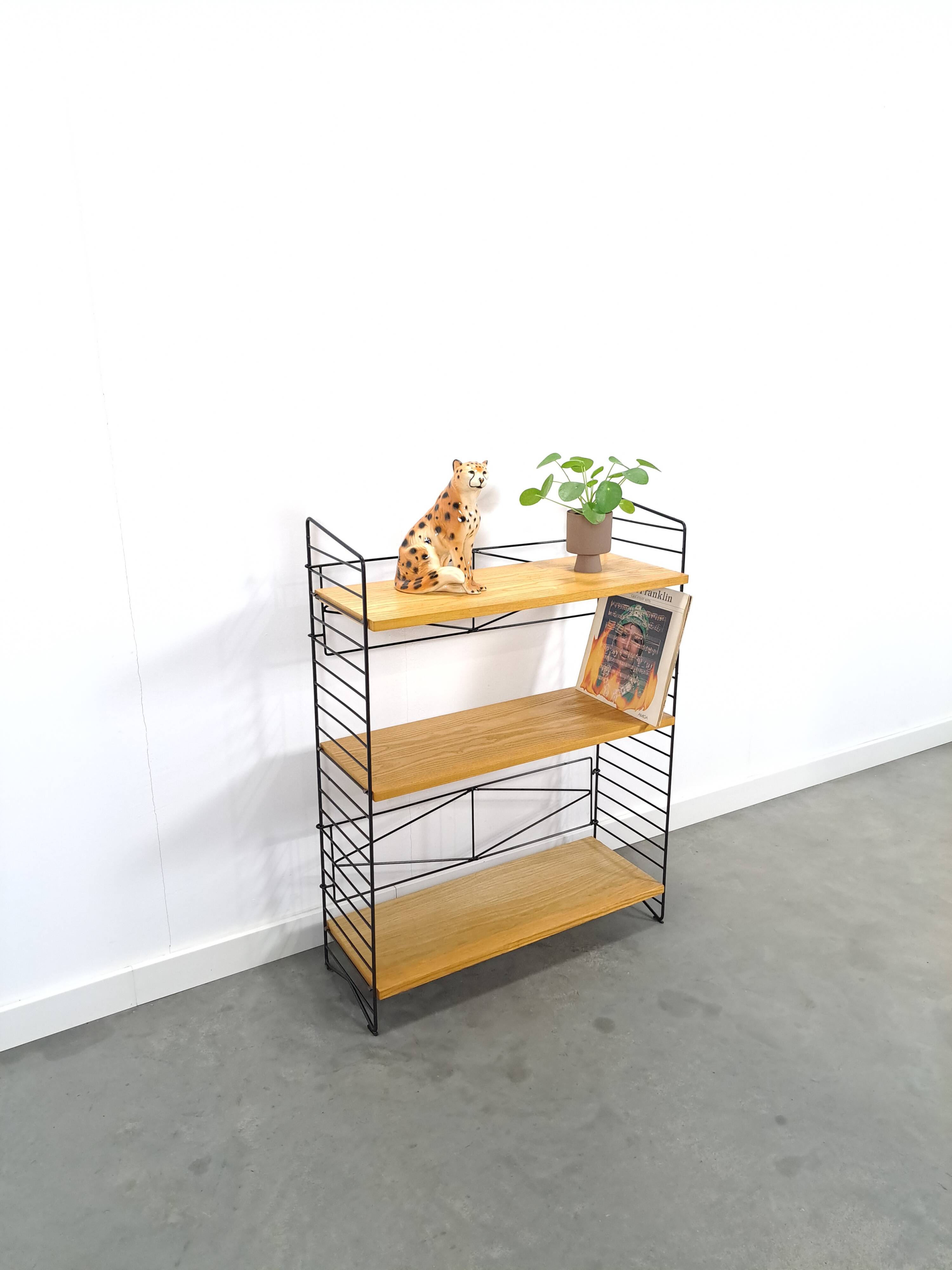 Bibliothèque, étagère modèle n° 2 de Nisse Strinning