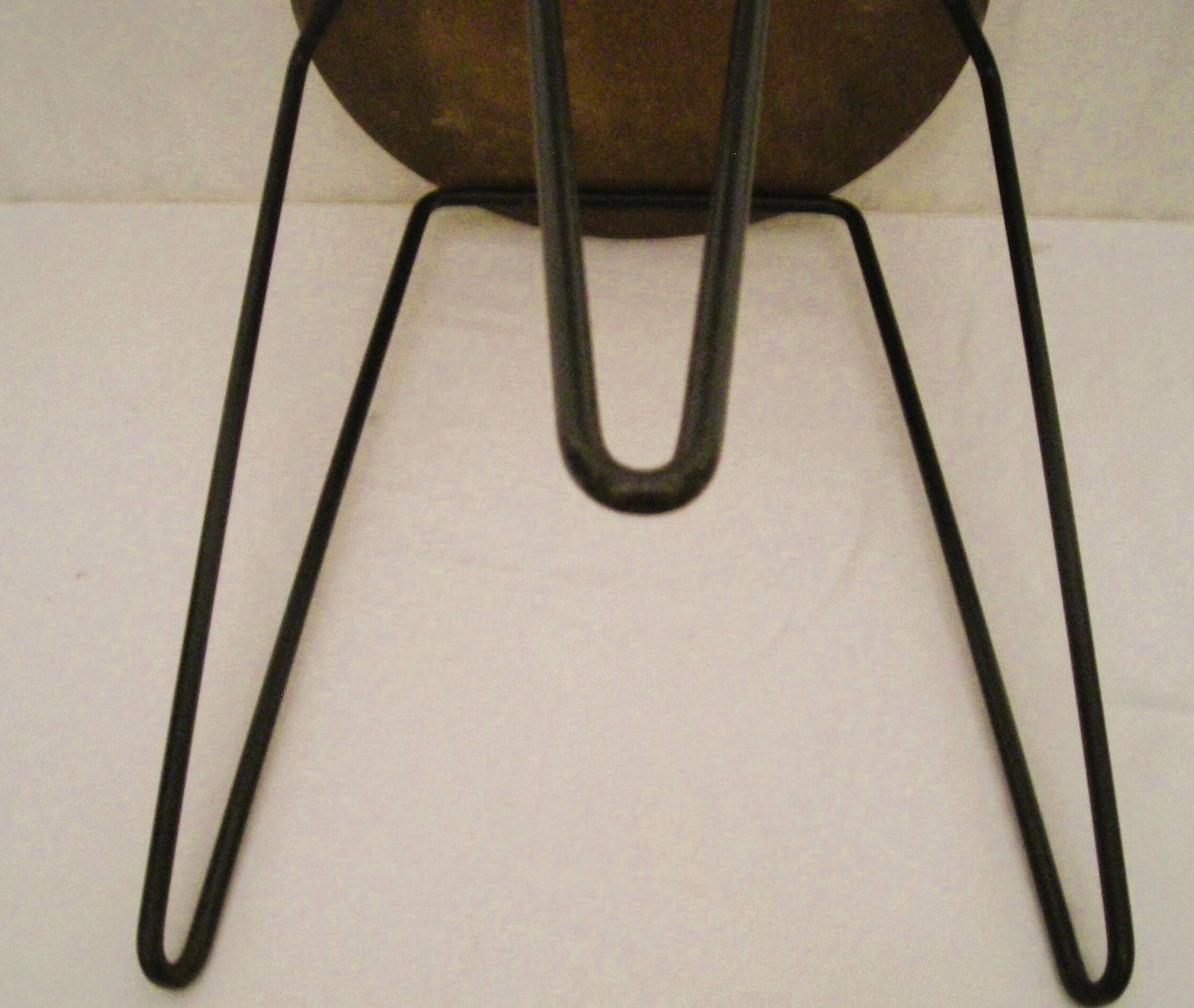 Tabouret tripode - Florence Knoll - Hairpin modèle 75 des années 50