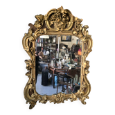 Miroir d’époque Louis XV en bois doré et stuc à la feuille, XVIIIe