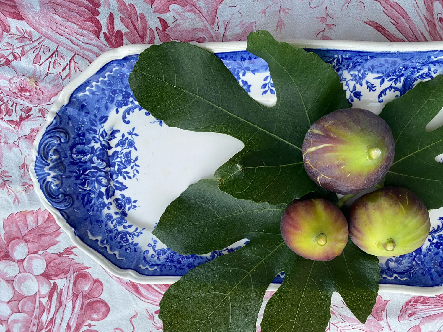Old Villeroy and Boch cake dish