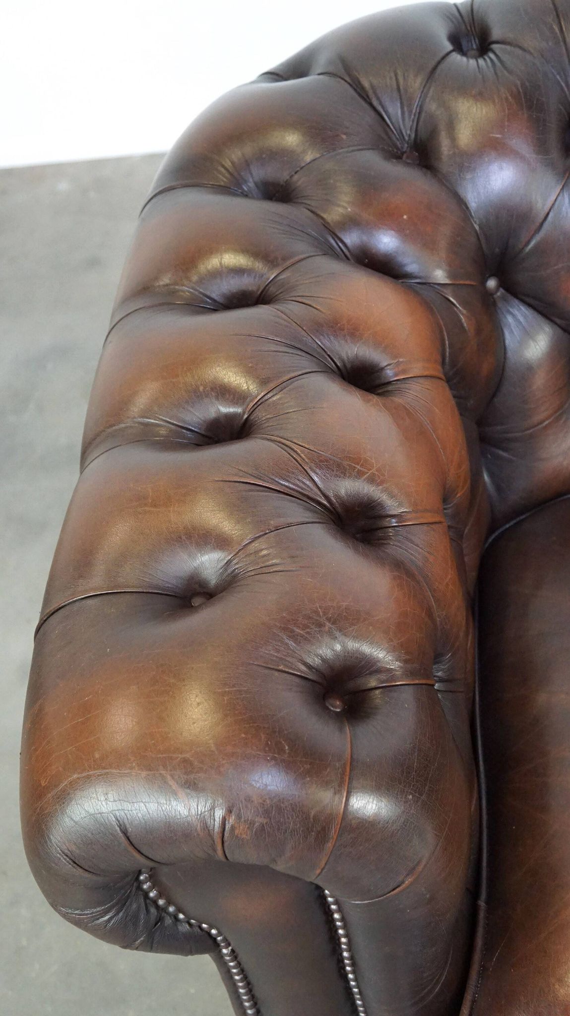 English Chesterfield 2.5 seater sofa in dark brown flamed cowhide leather